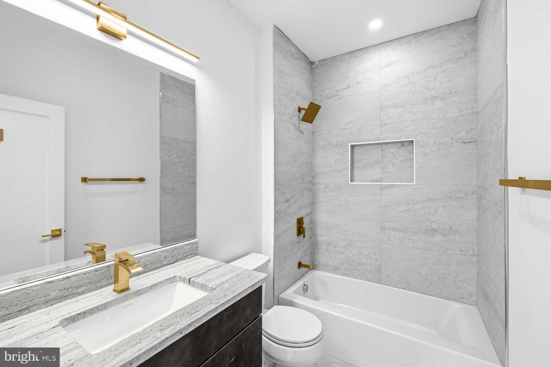 VIENNA WOODS - Residential