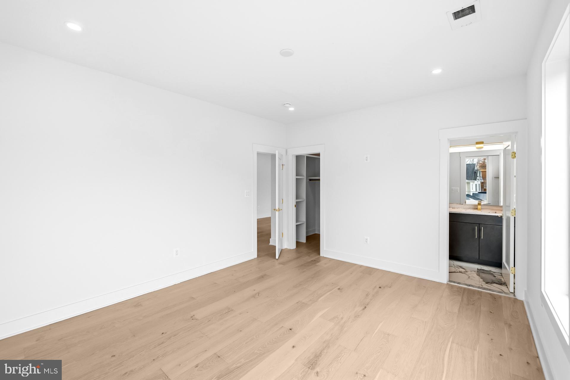 VIENNA WOODS - Residential