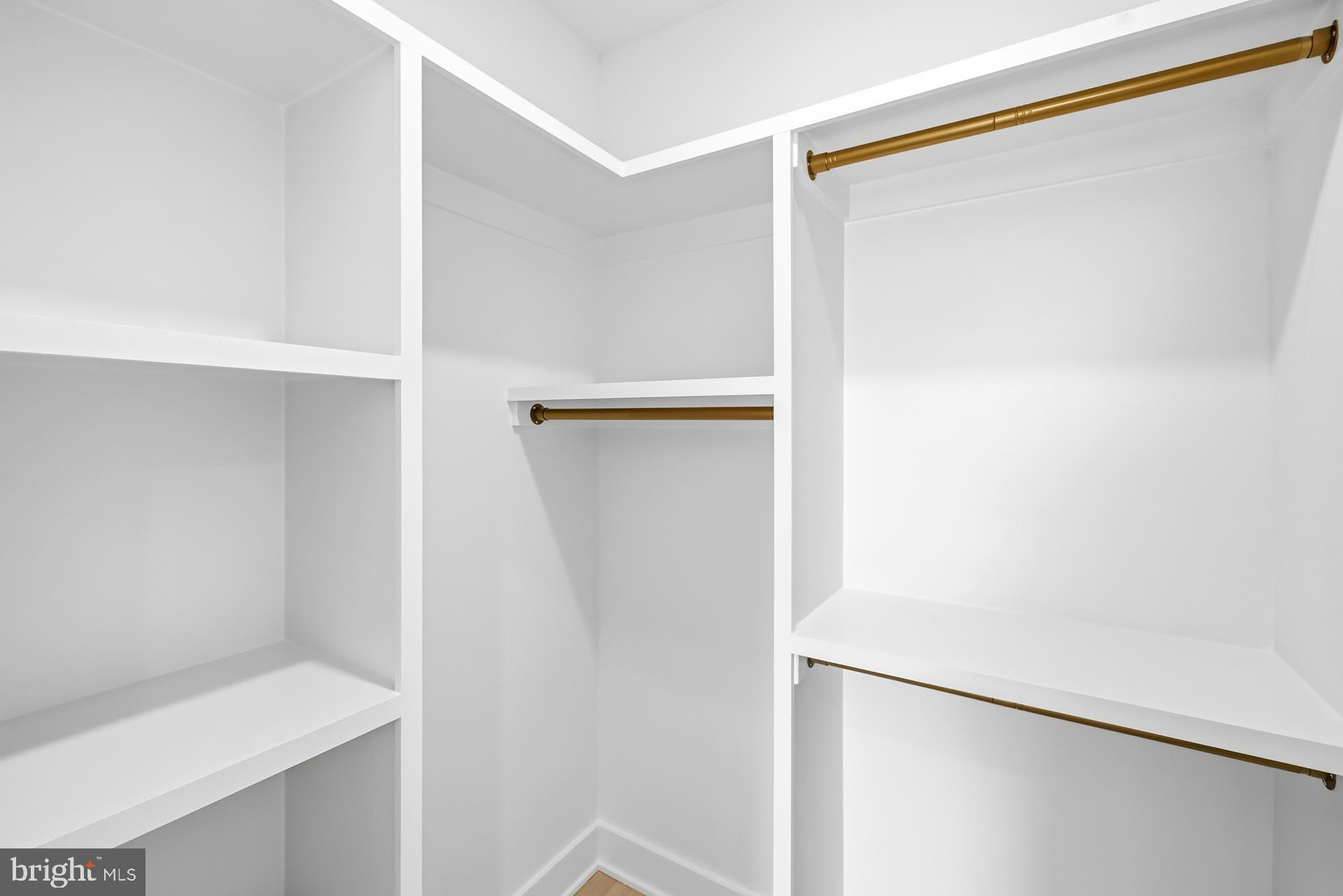 VIENNA WOODS - Residential