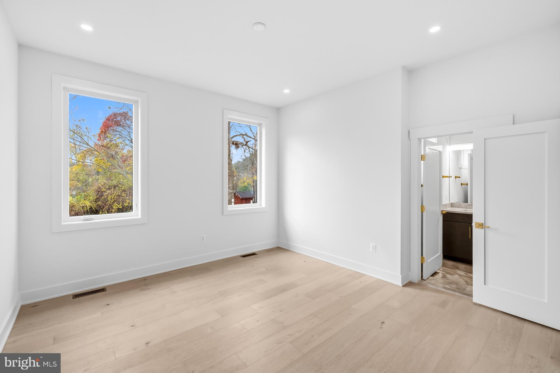 VIENNA WOODS - Residential