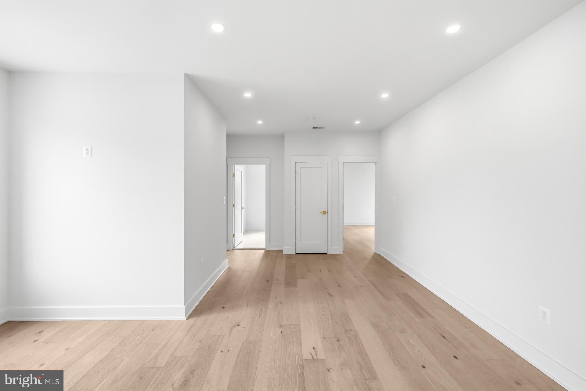 VIENNA WOODS - Residential