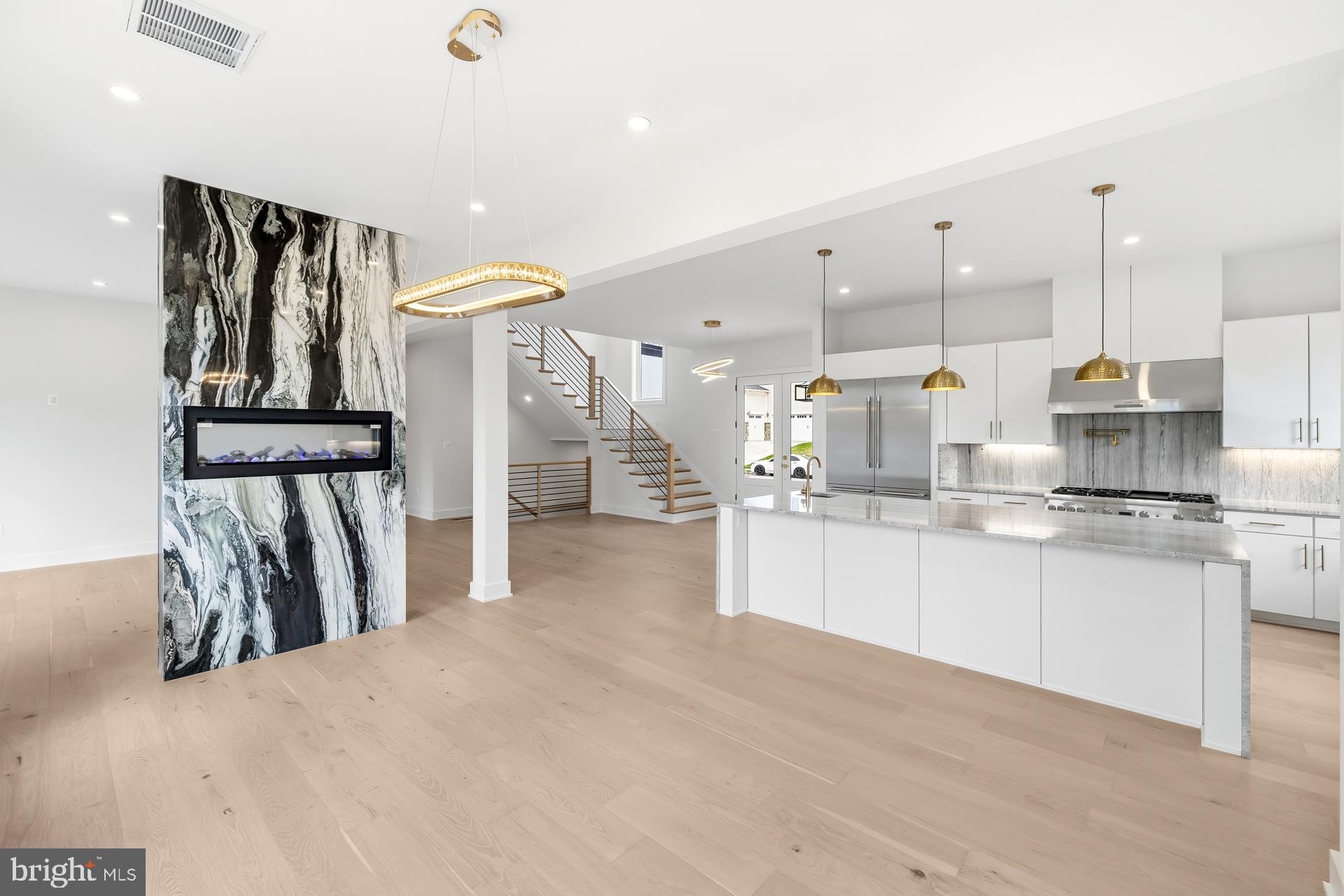 VIENNA WOODS - Residential