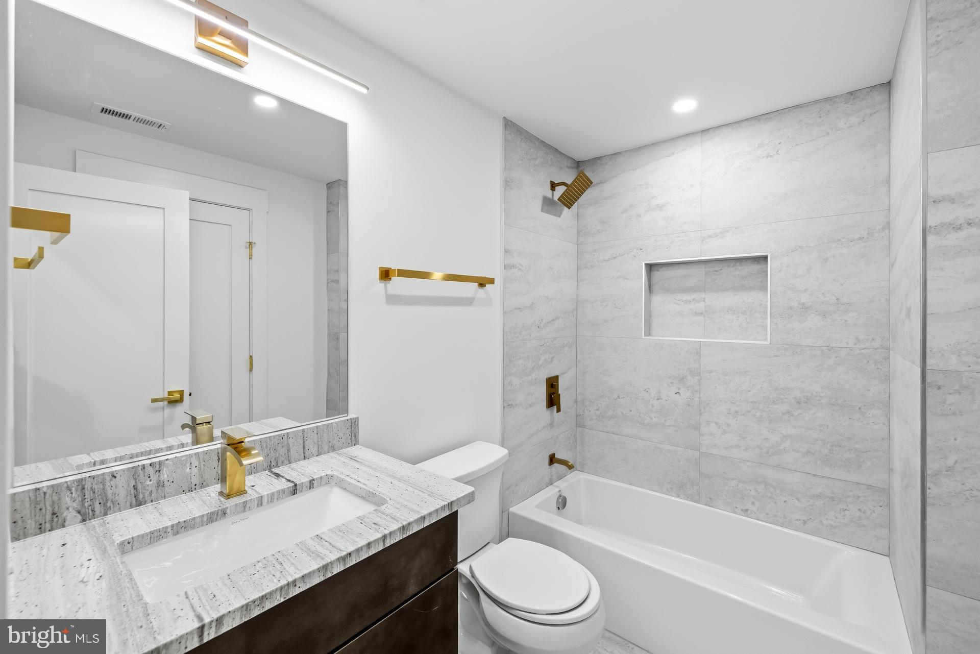 VIENNA WOODS - Residential