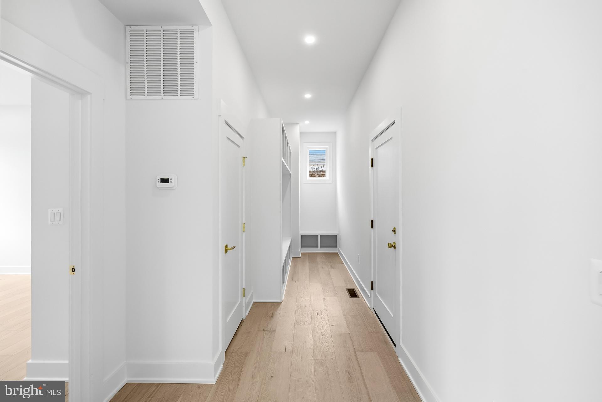 VIENNA WOODS - Residential