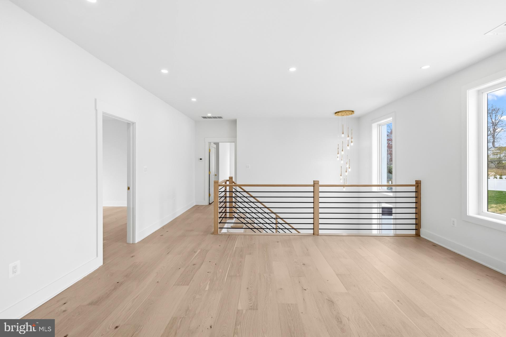 VIENNA WOODS - Residential