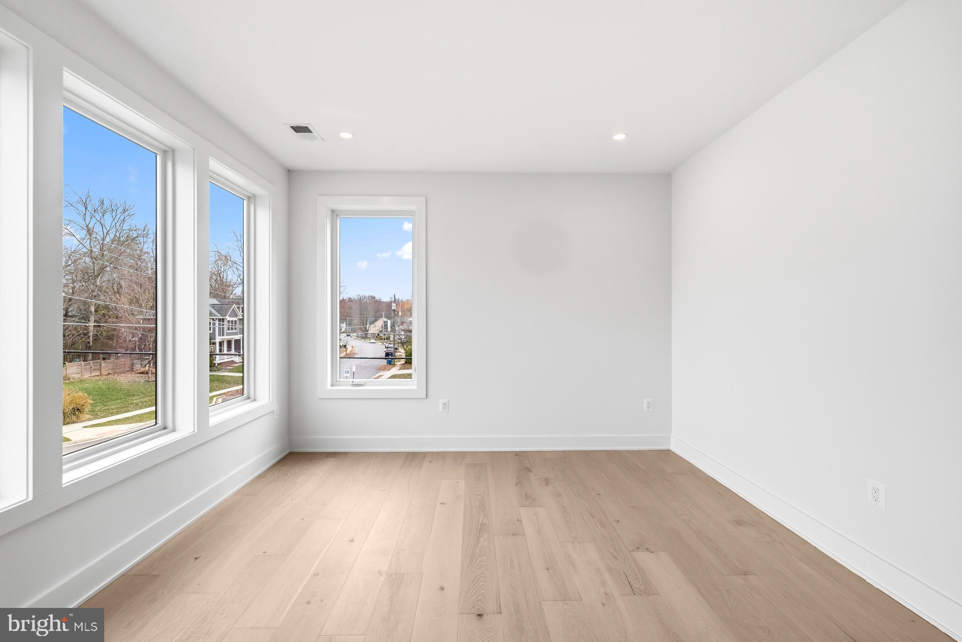 VIENNA WOODS - Residential