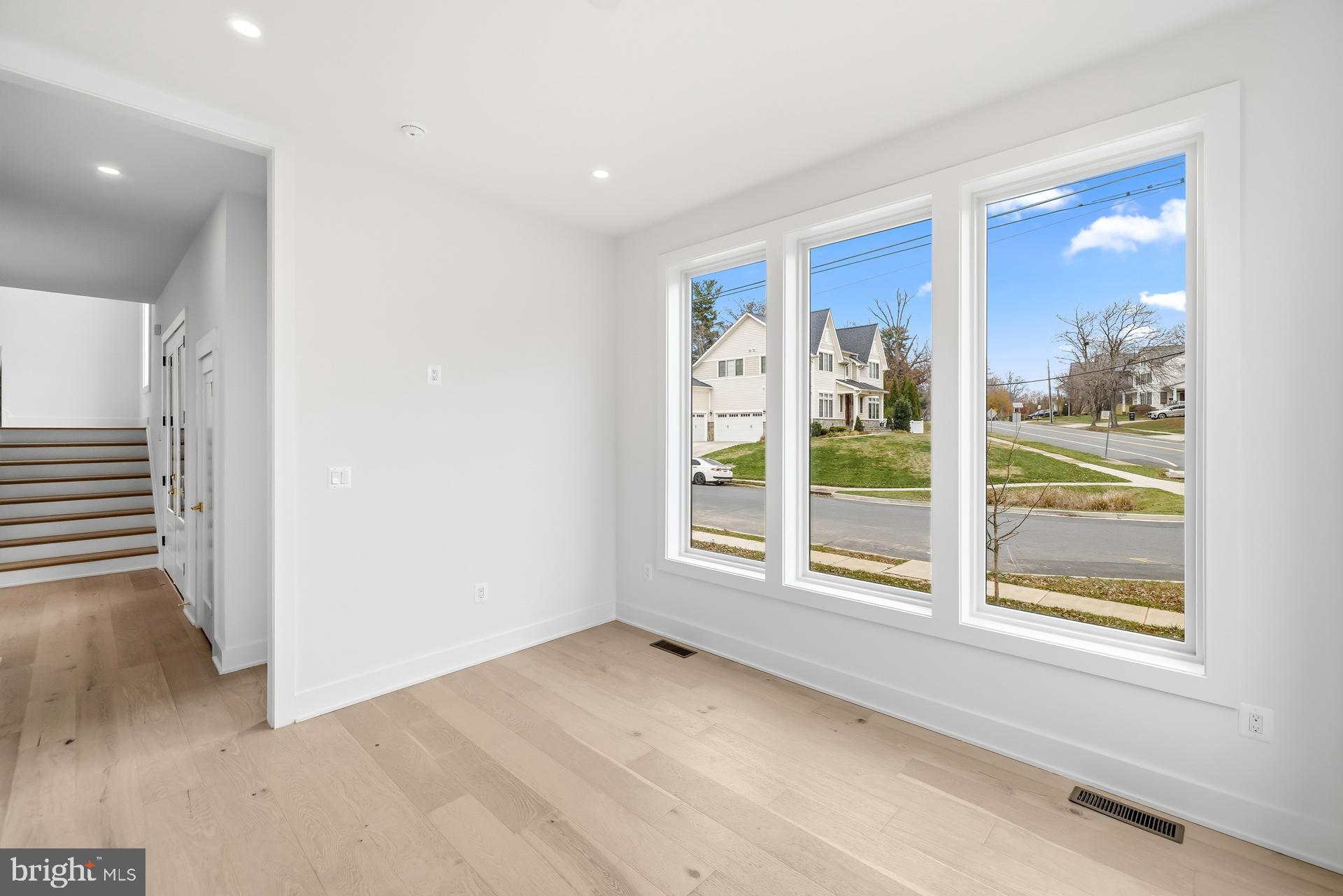 VIENNA WOODS - Residential