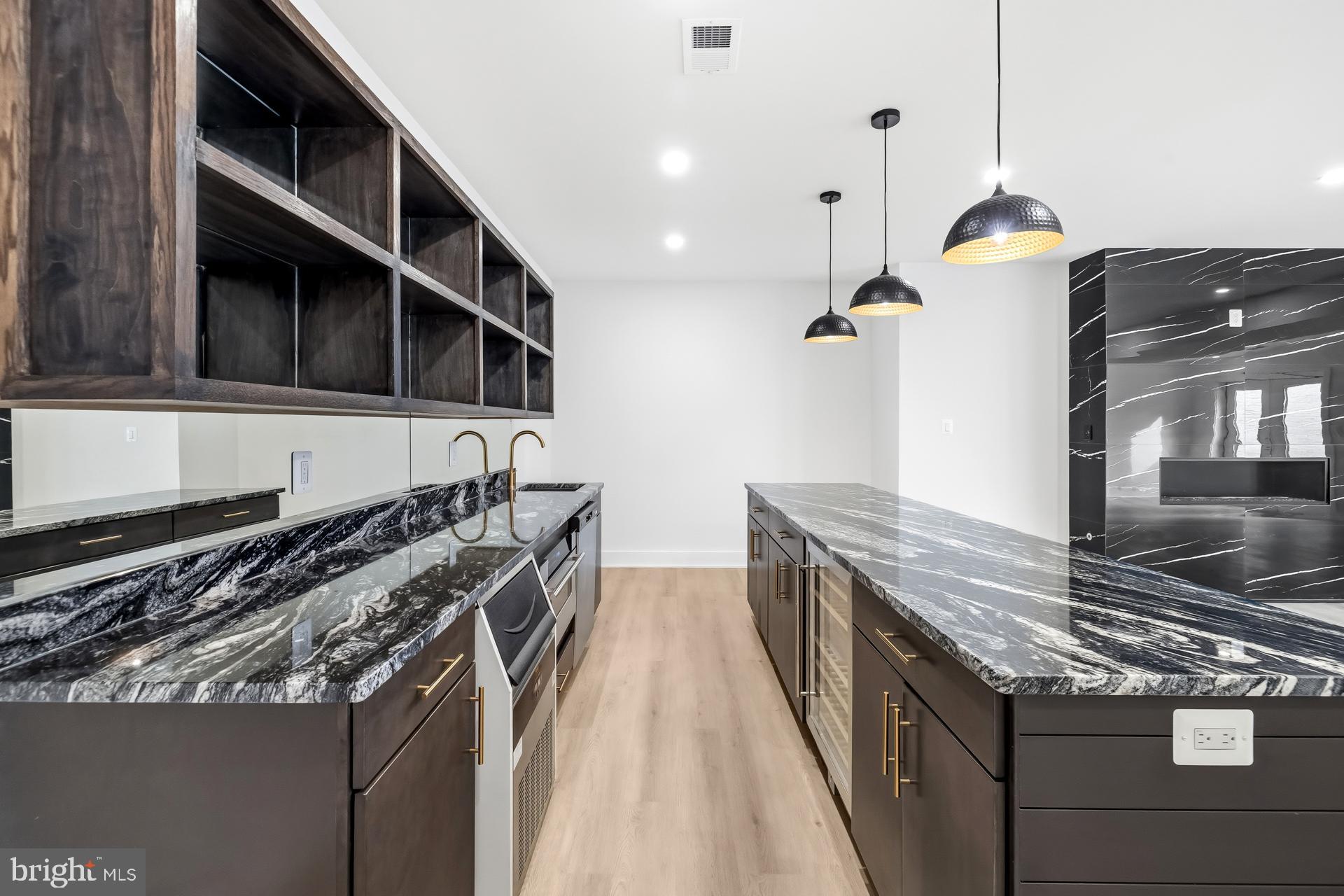 VIENNA WOODS - Residential