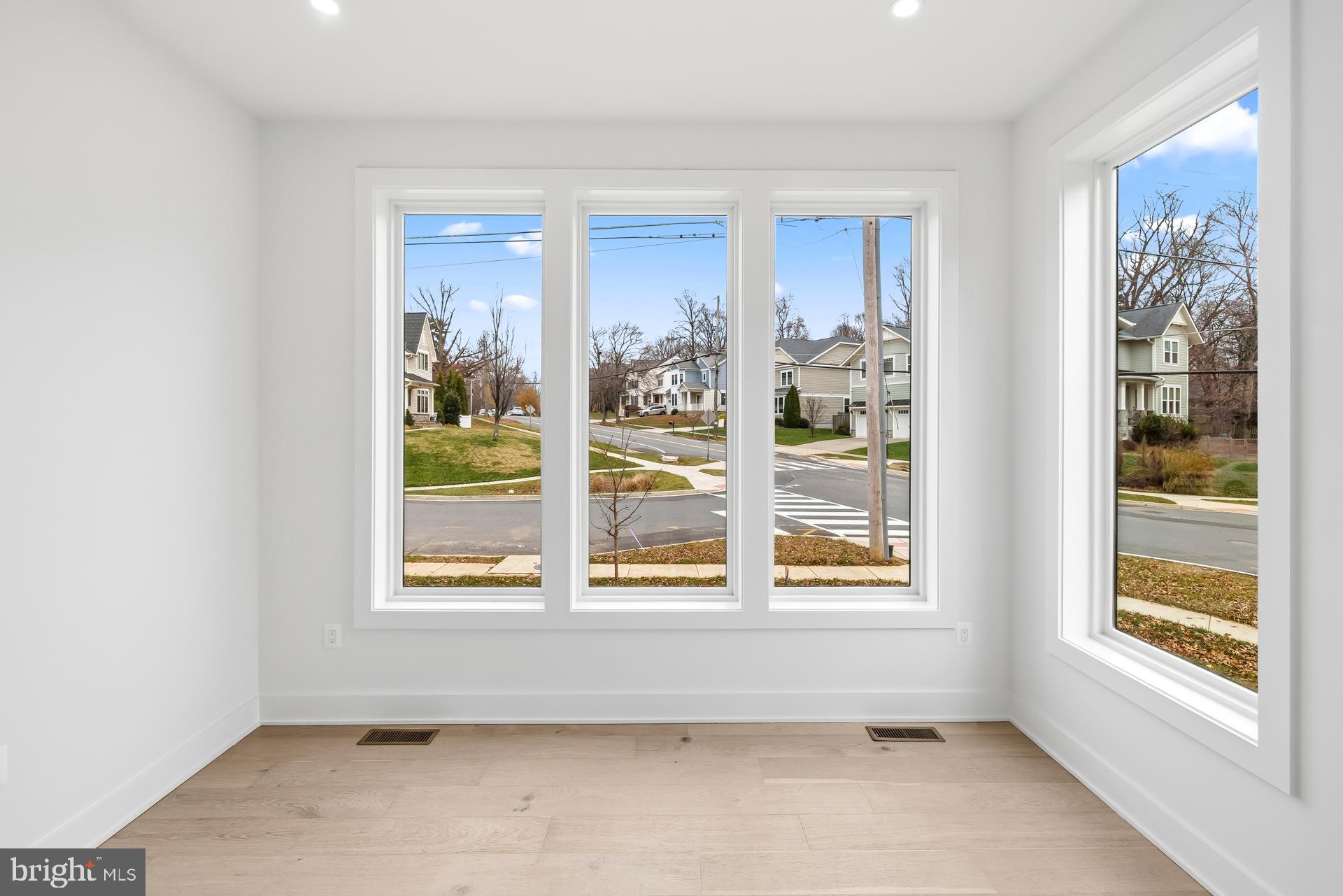 VIENNA WOODS - Residential