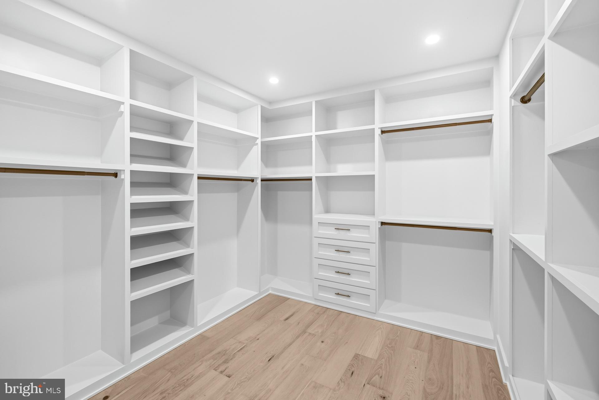 VIENNA WOODS - Residential