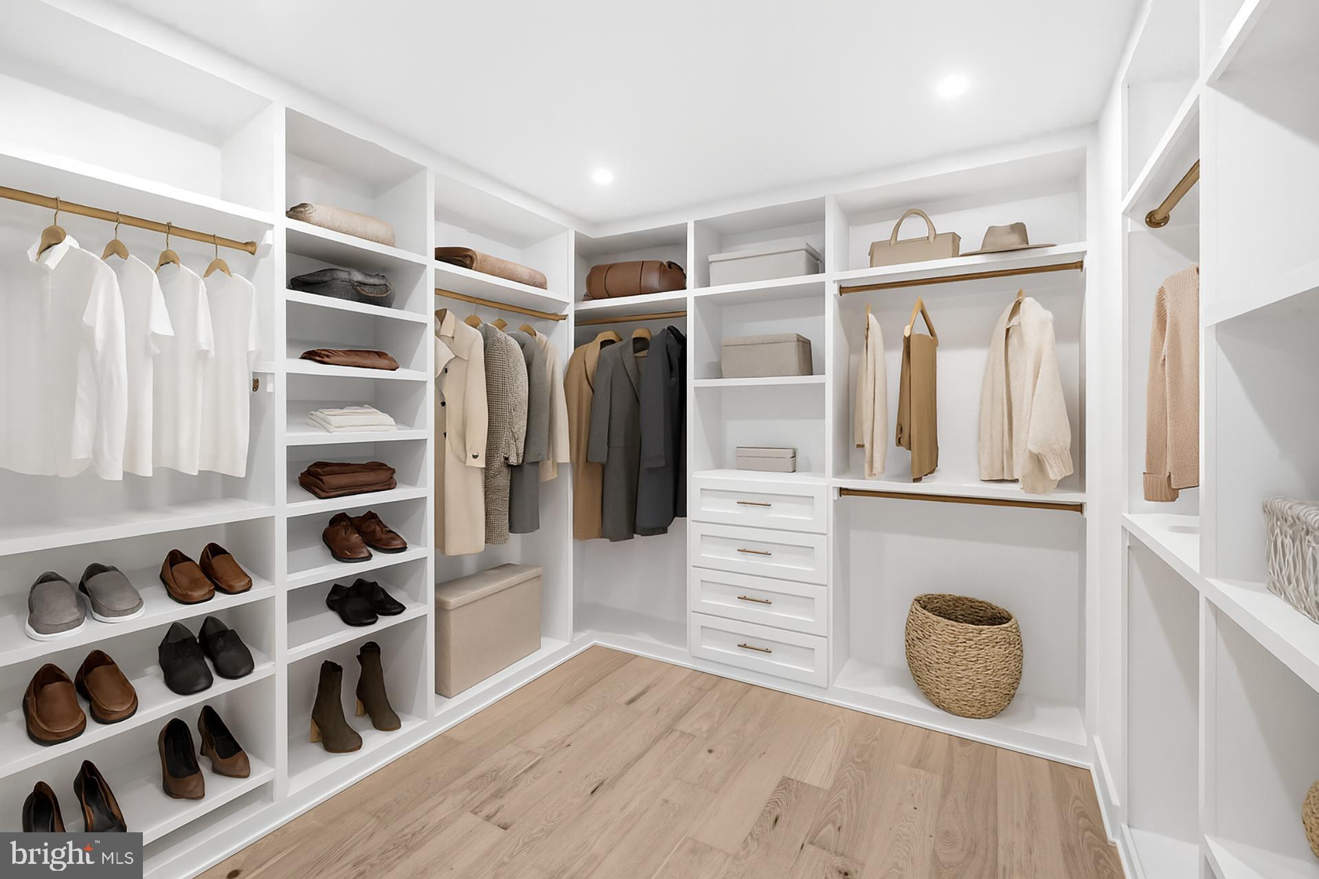 VIENNA WOODS - Residential