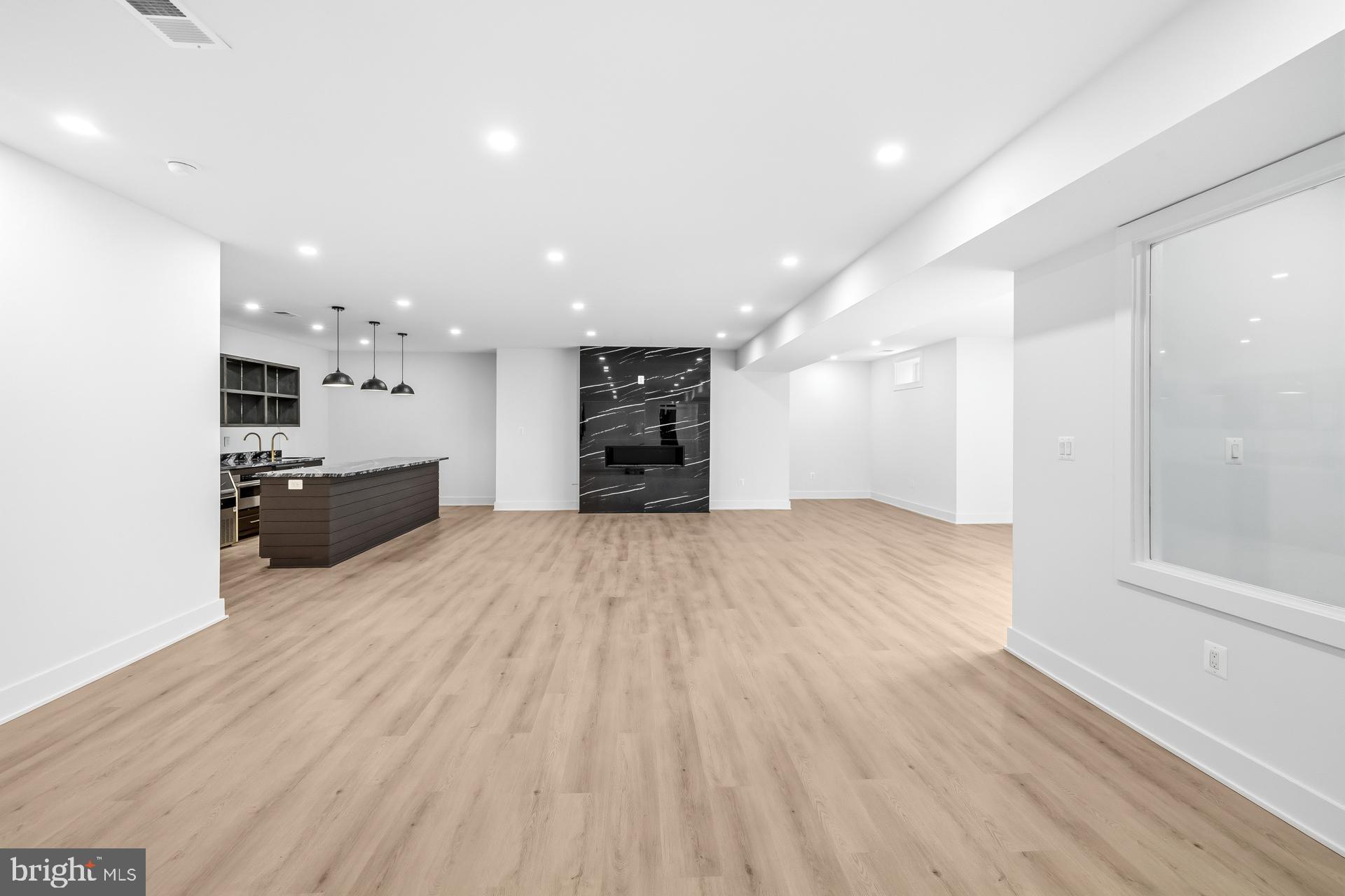 VIENNA WOODS - Residential