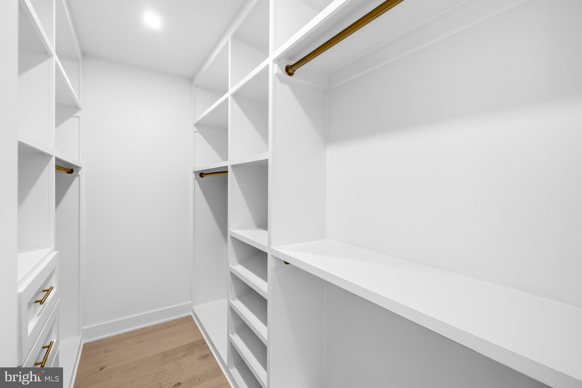 VIENNA WOODS - Residential