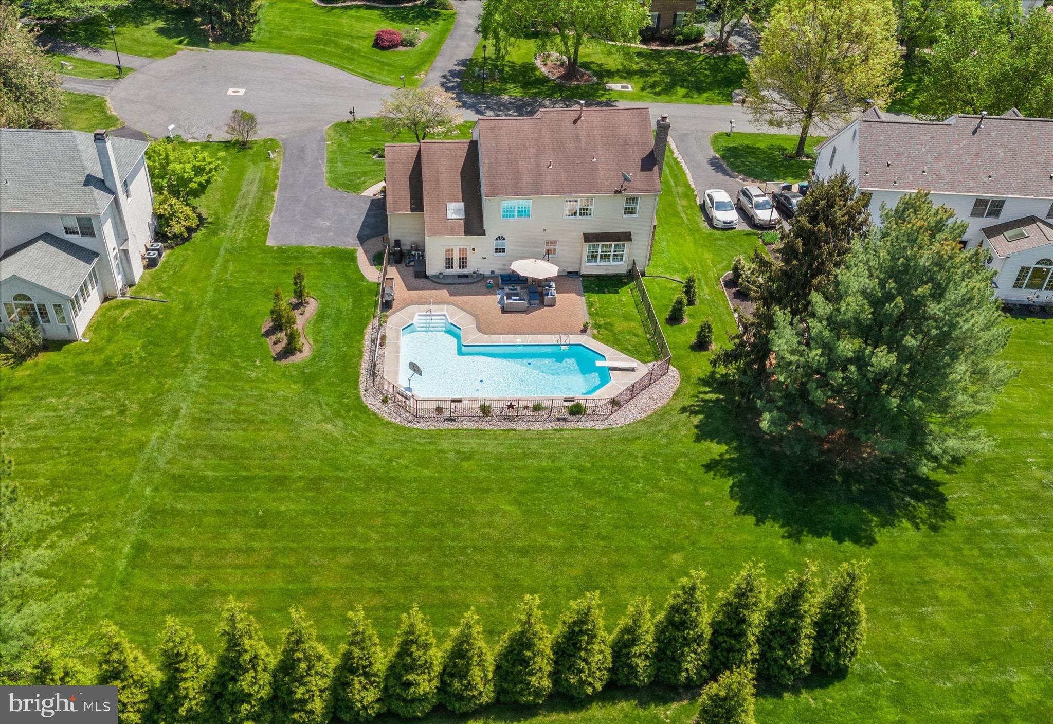 6 MEADOWBROOK LANE