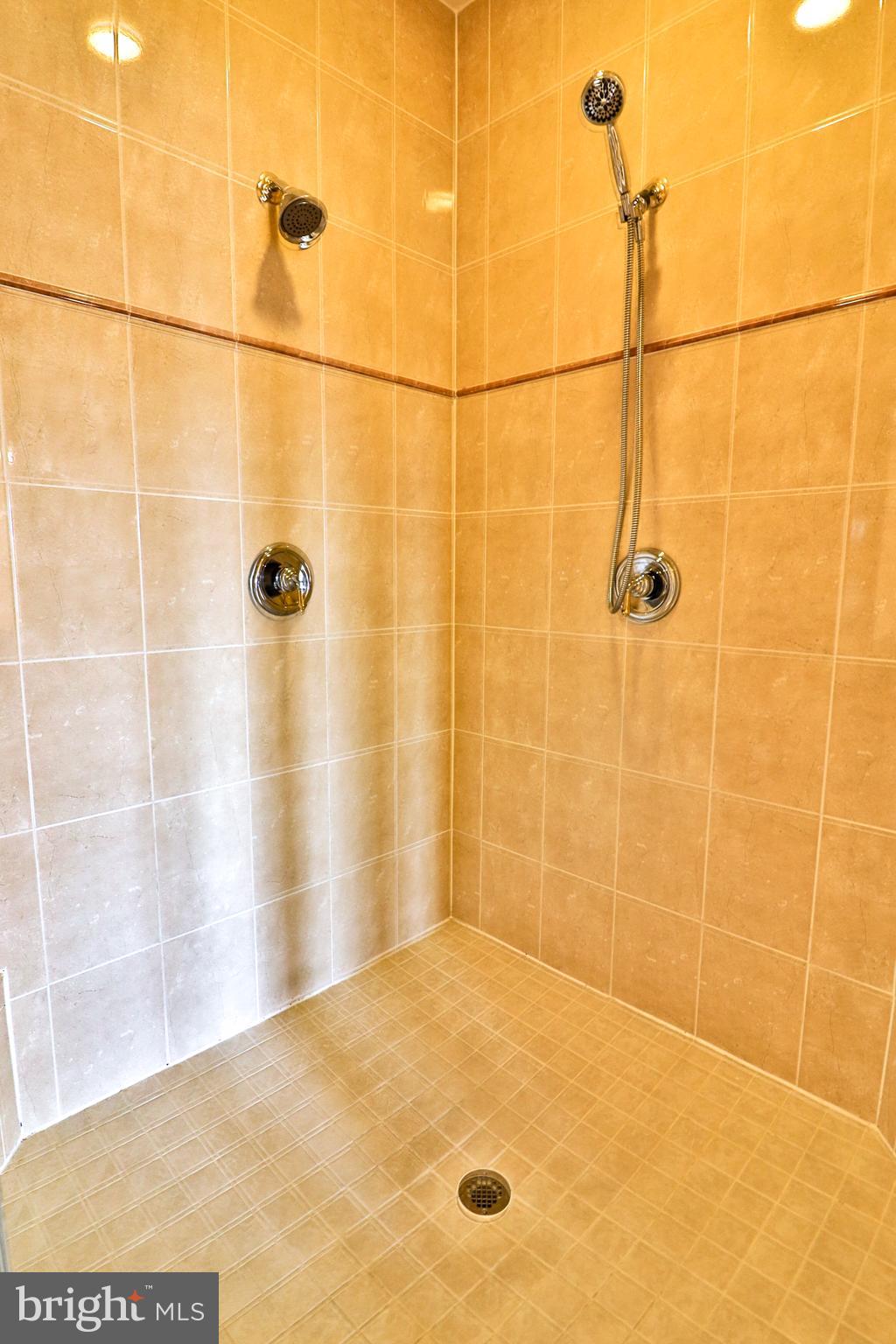 HIDDEN CREEK - Residential Lease