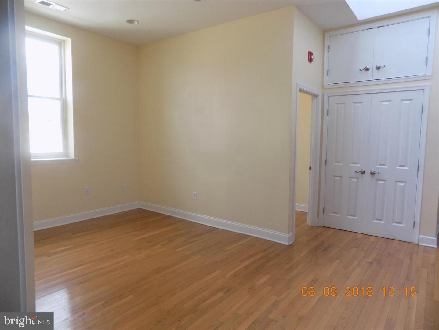 DOWNTOWN - Residential Lease