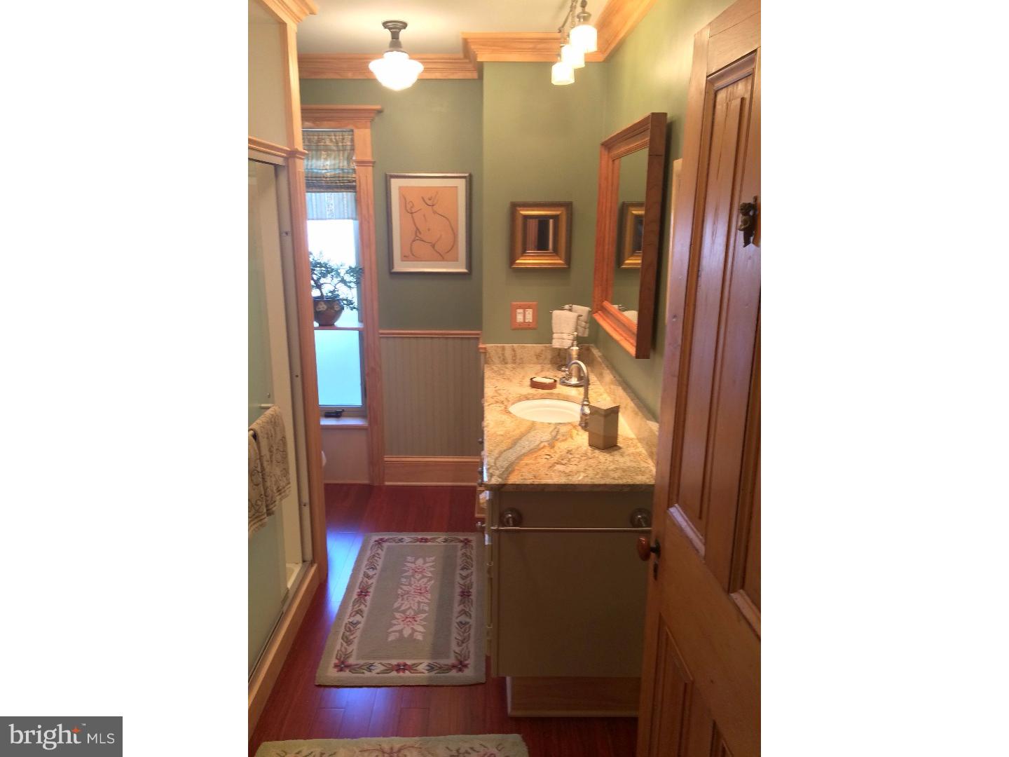 QUEEN VILLAGE - Residential