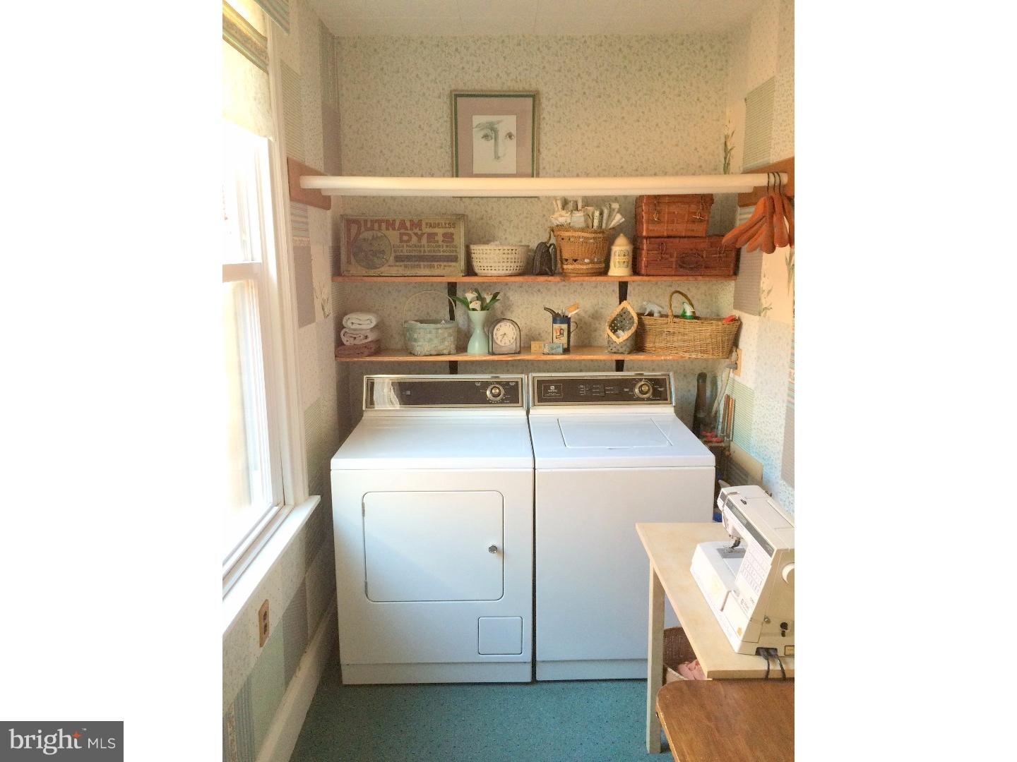 QUEEN VILLAGE - Residential