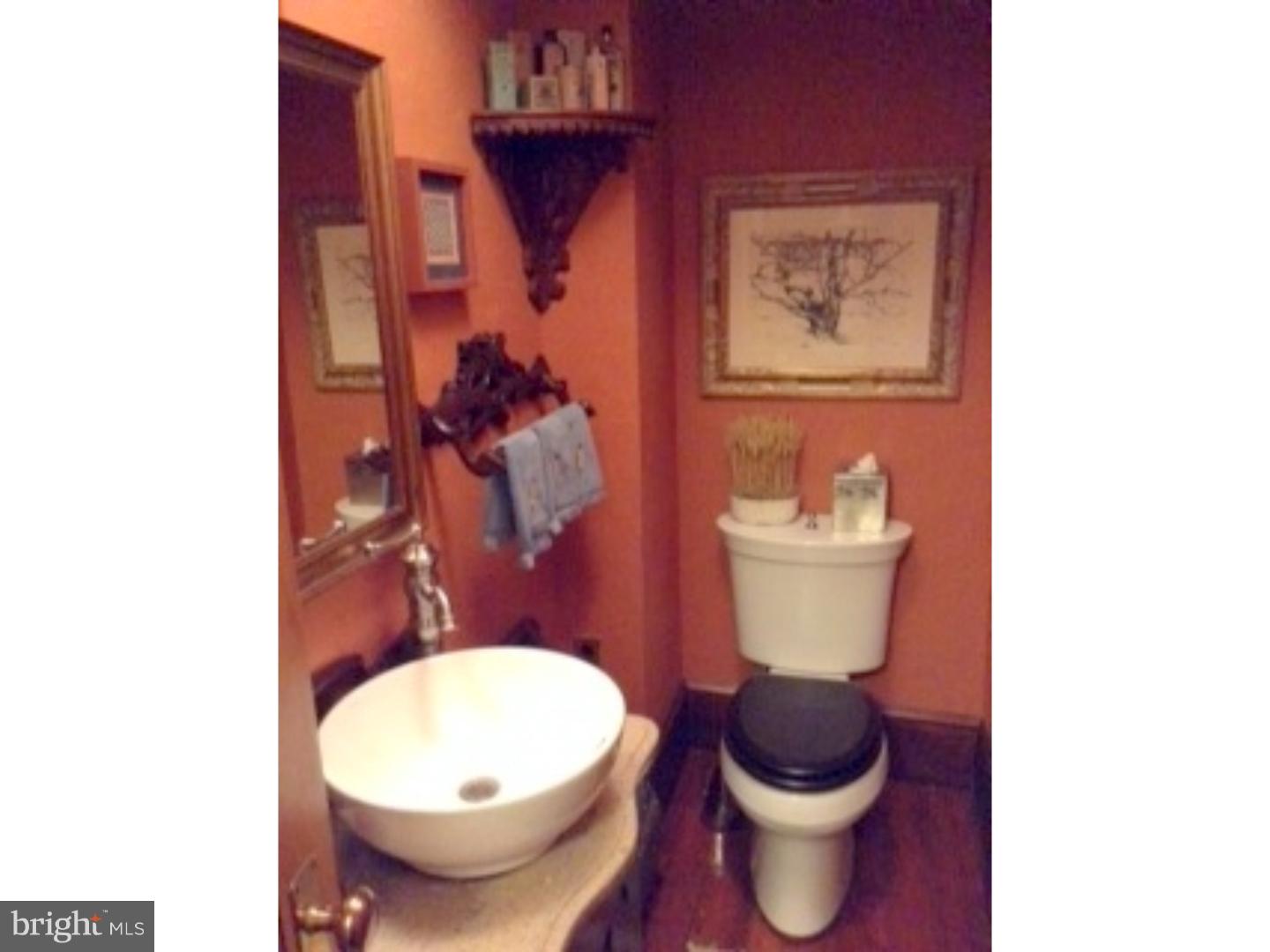 QUEEN VILLAGE - Residential