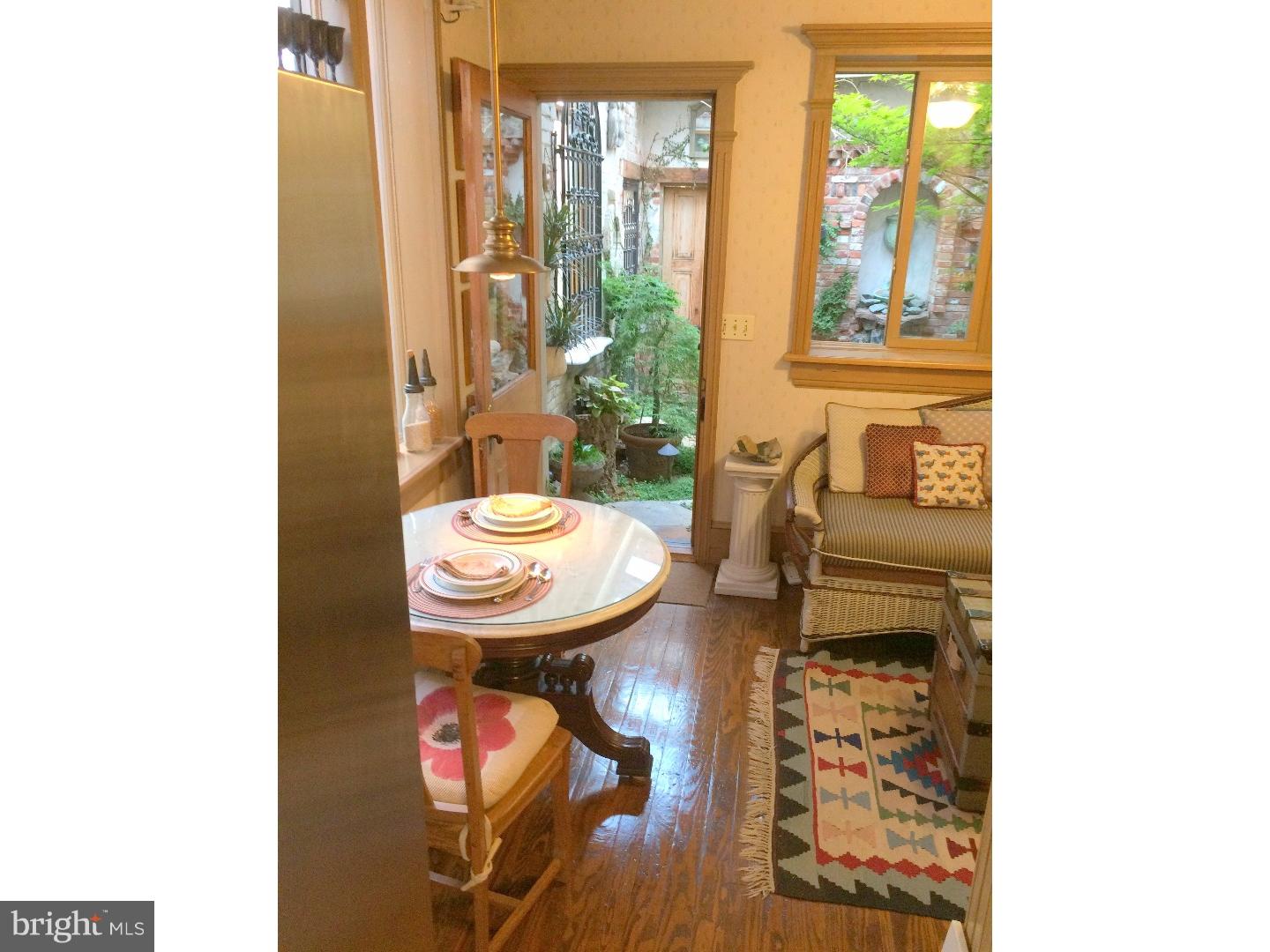 QUEEN VILLAGE - Residential