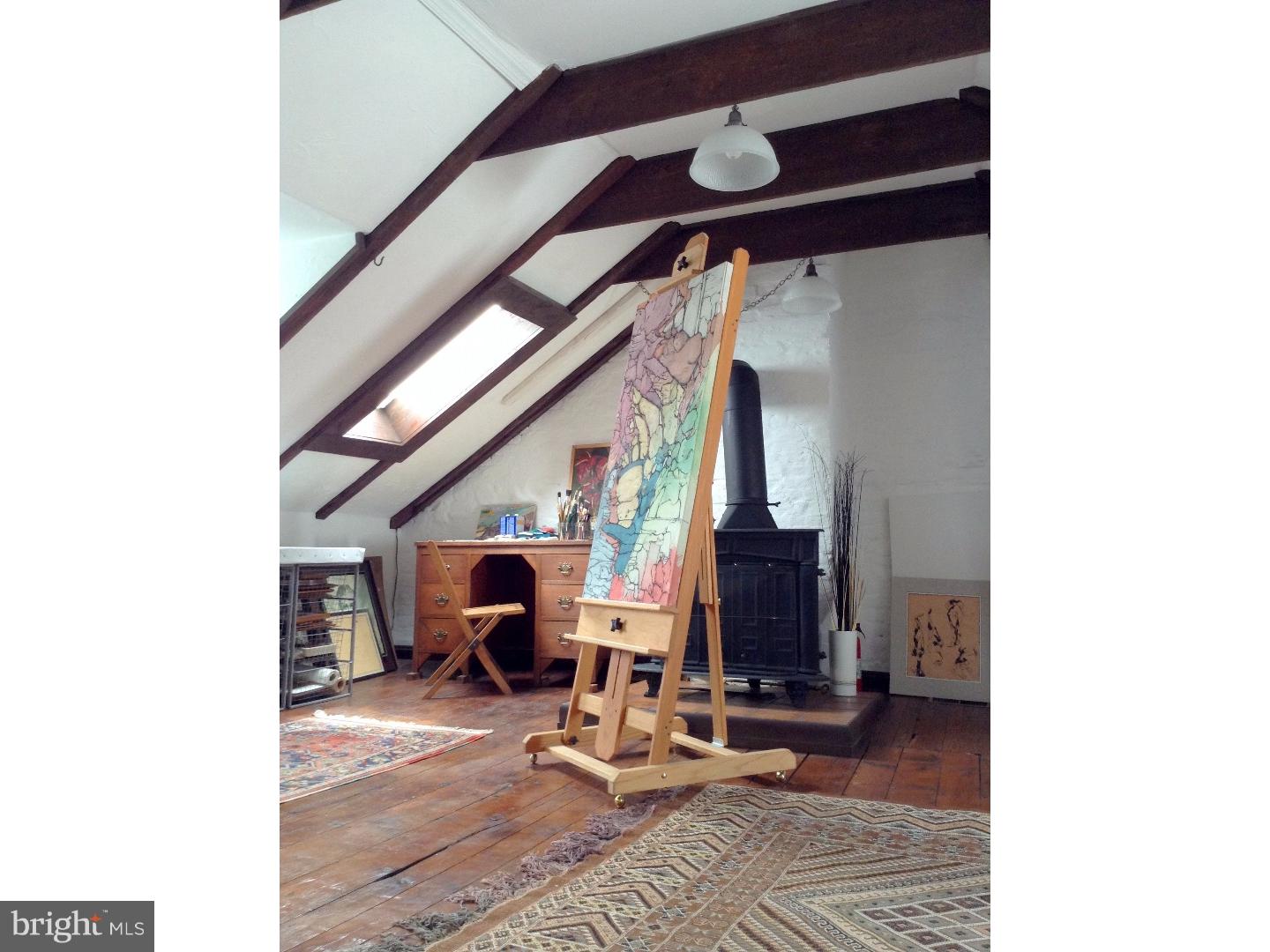 QUEEN VILLAGE - Residential