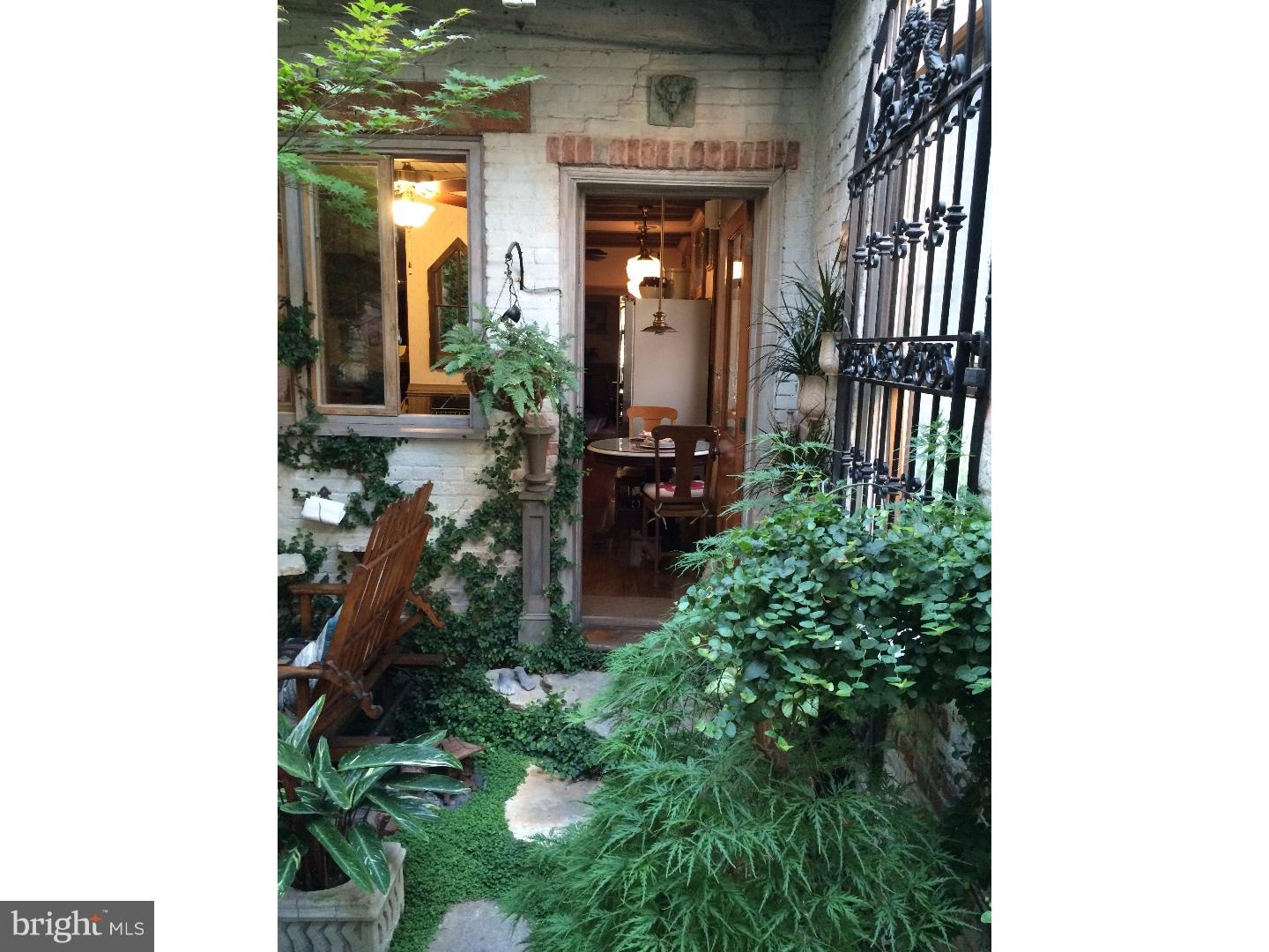 QUEEN VILLAGE - Residential