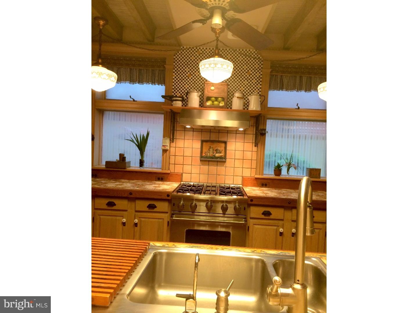 QUEEN VILLAGE - Residential