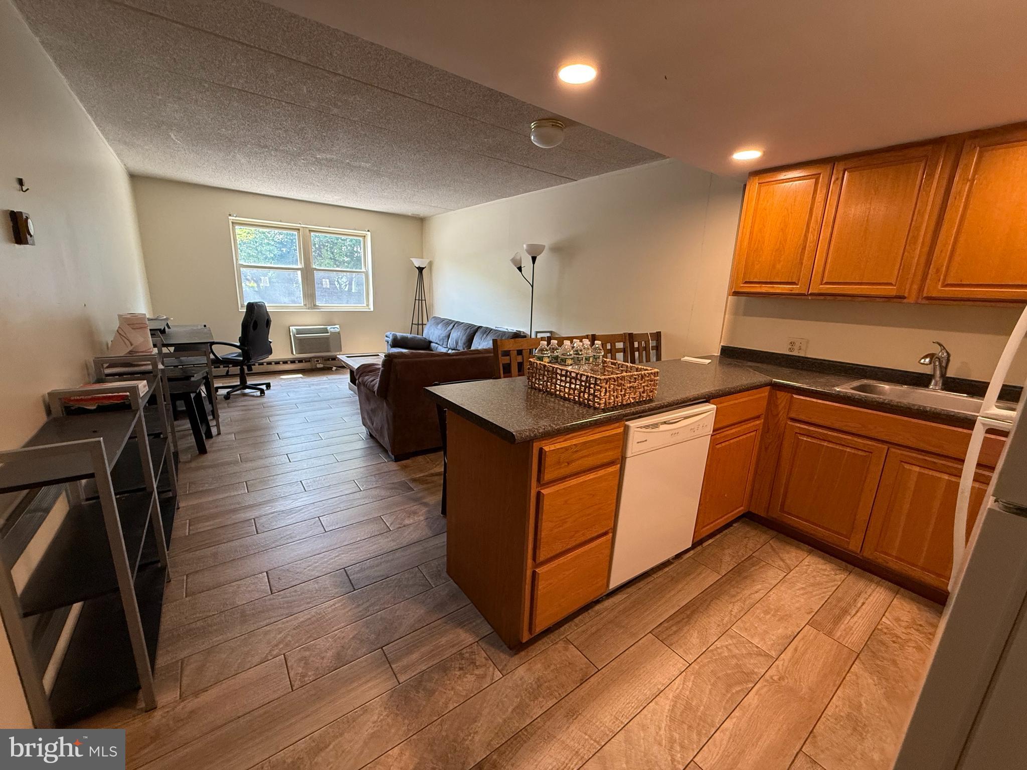 222 W BEAVER AVENUE 106