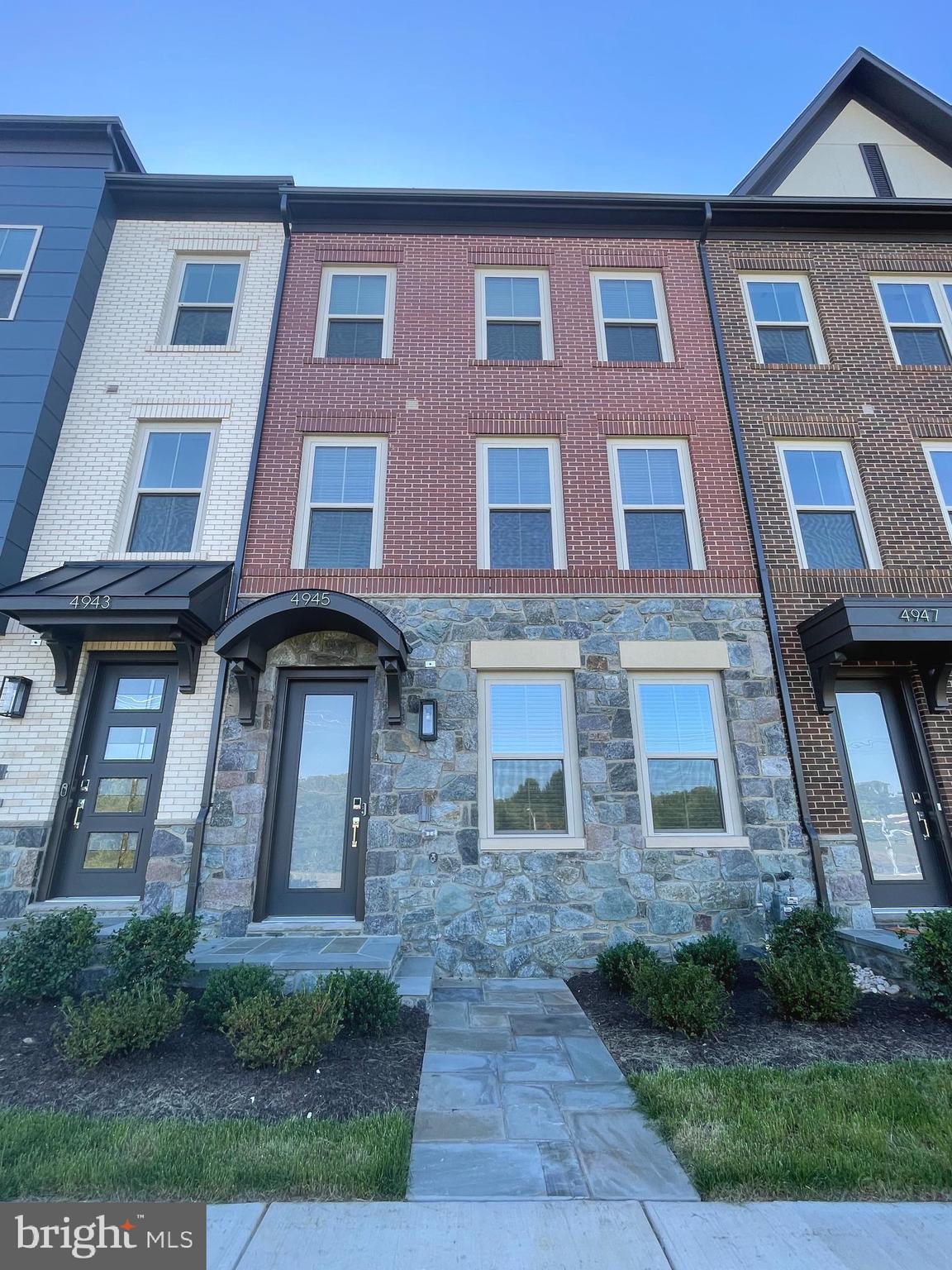 THE GROVE - Residential Lease