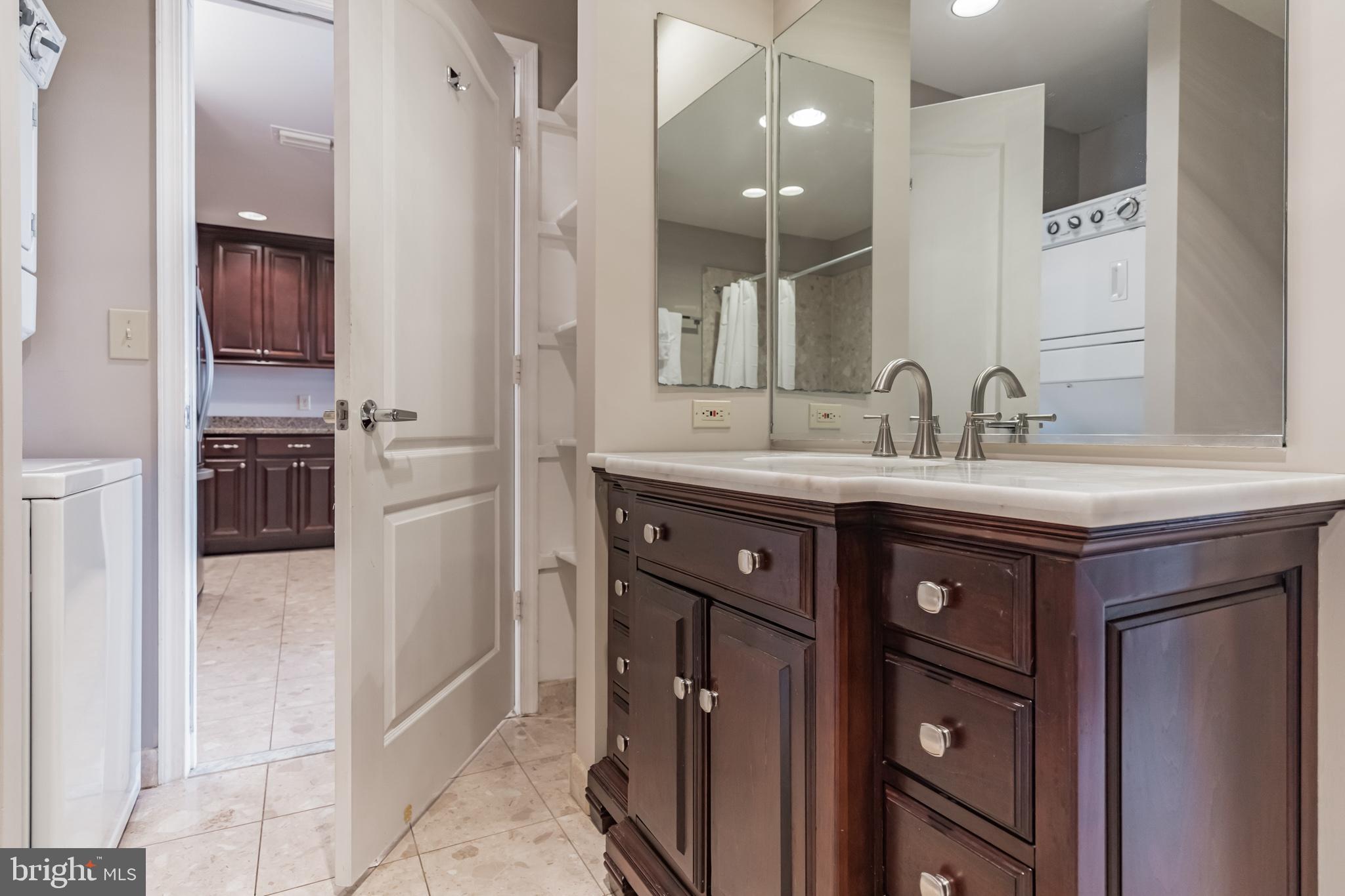 BALLSTON PARK - Residential Lease