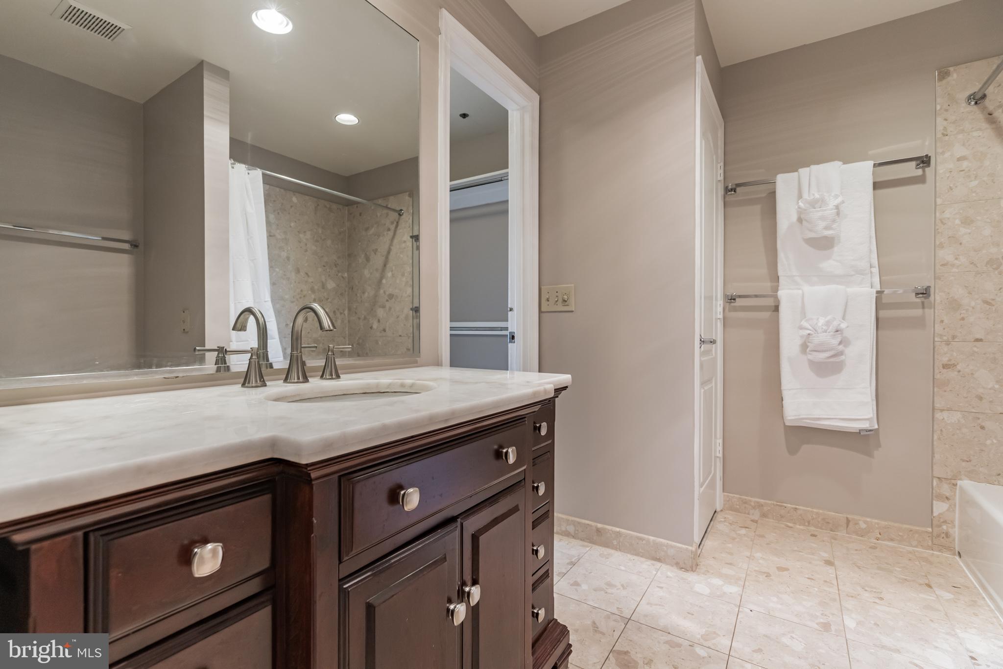 BALLSTON PARK - Residential Lease