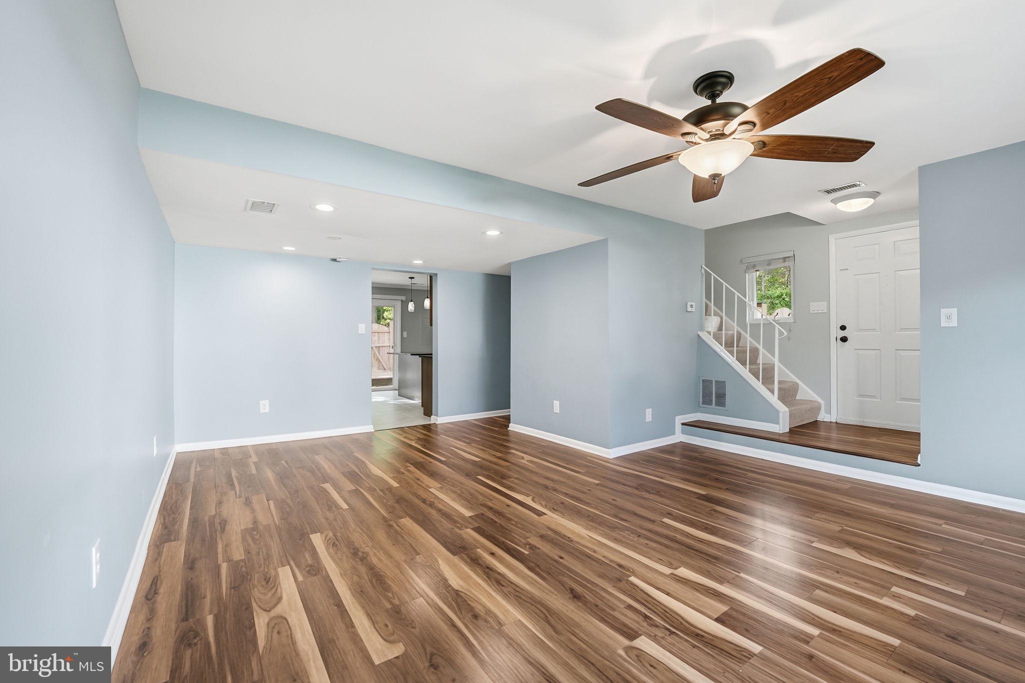 REFLECTION LAKE - Residential