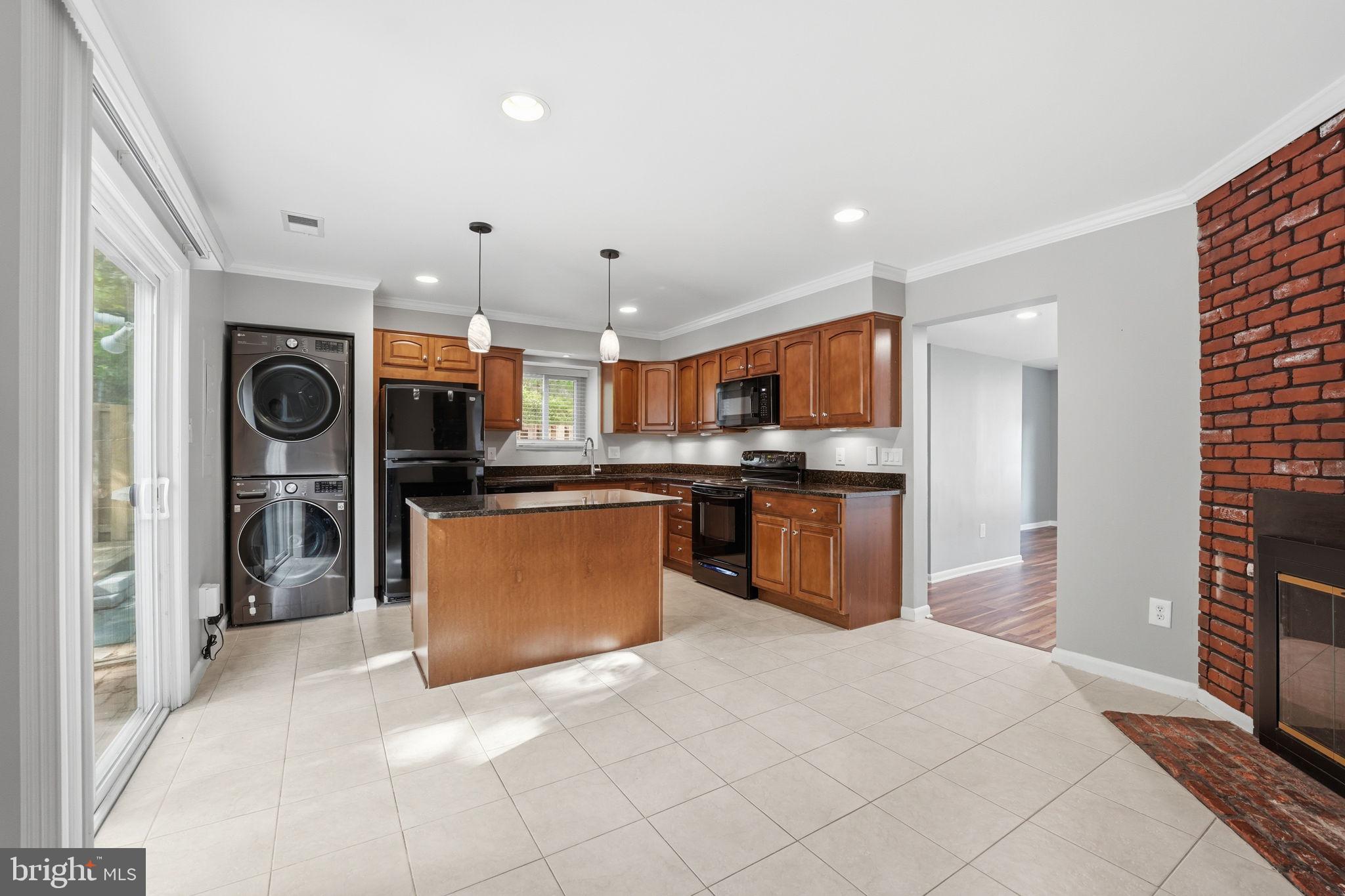 REFLECTION LAKE - Residential