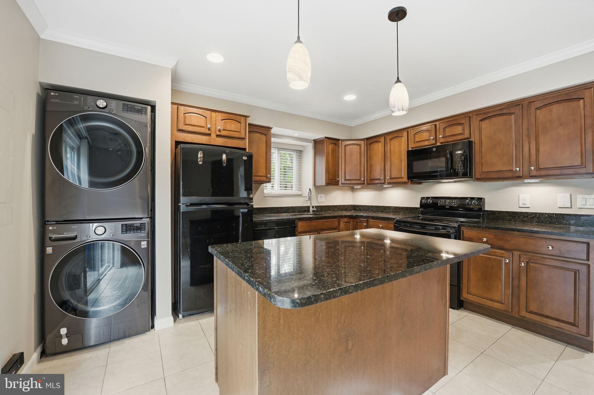 REFLECTION LAKE - Residential