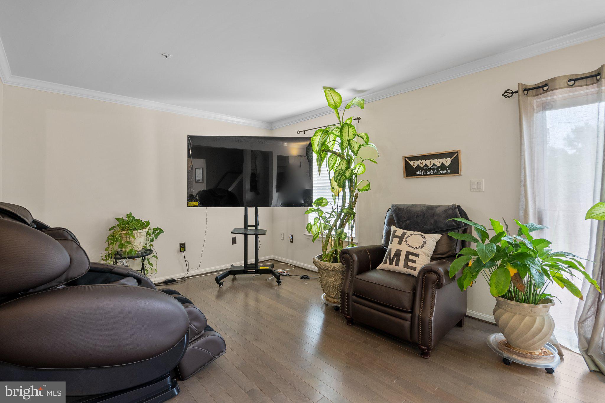 2537 MARKHAM LANE