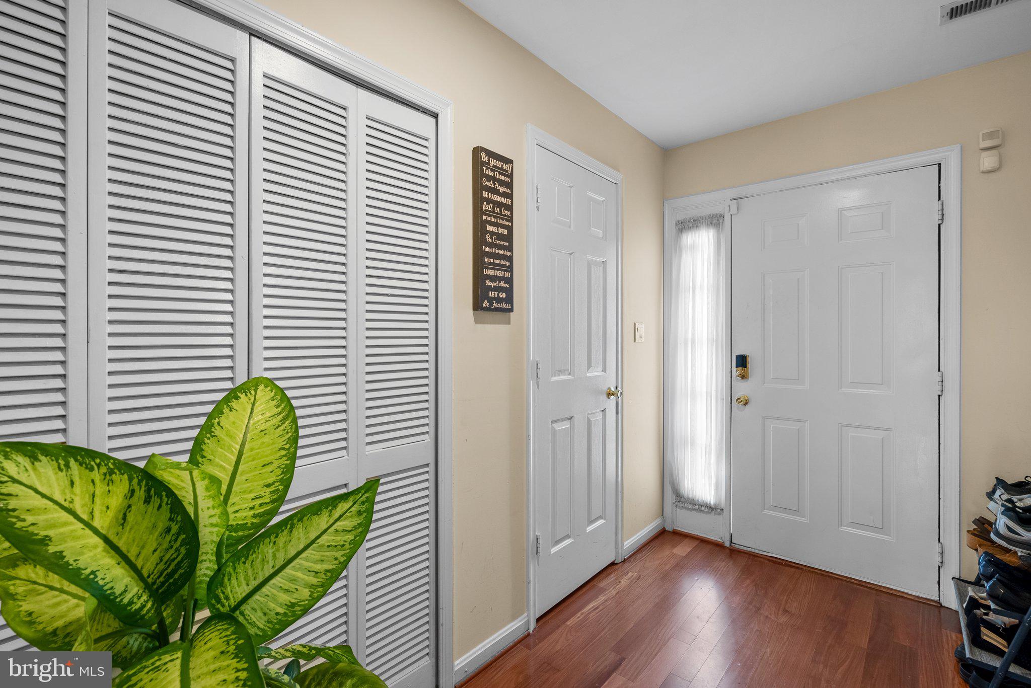 2537 MARKHAM LANE