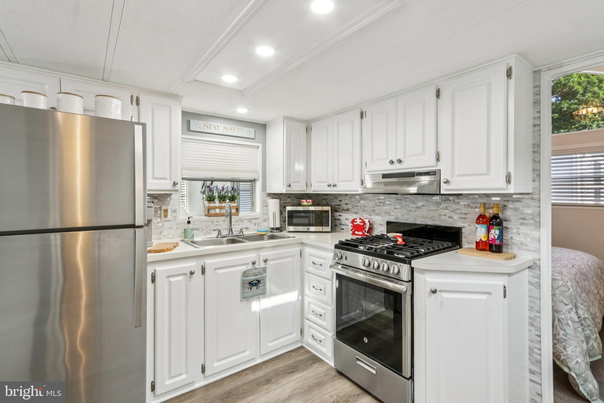 114 WHALE BEACH AVENUE 114
