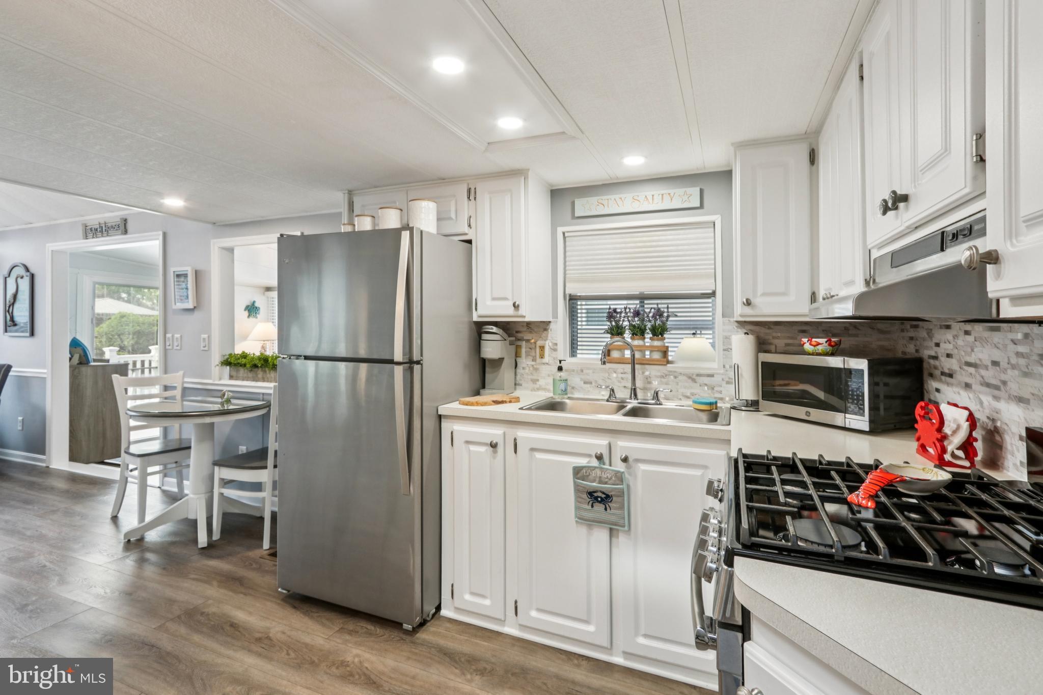 114 WHALE BEACH AVENUE 114