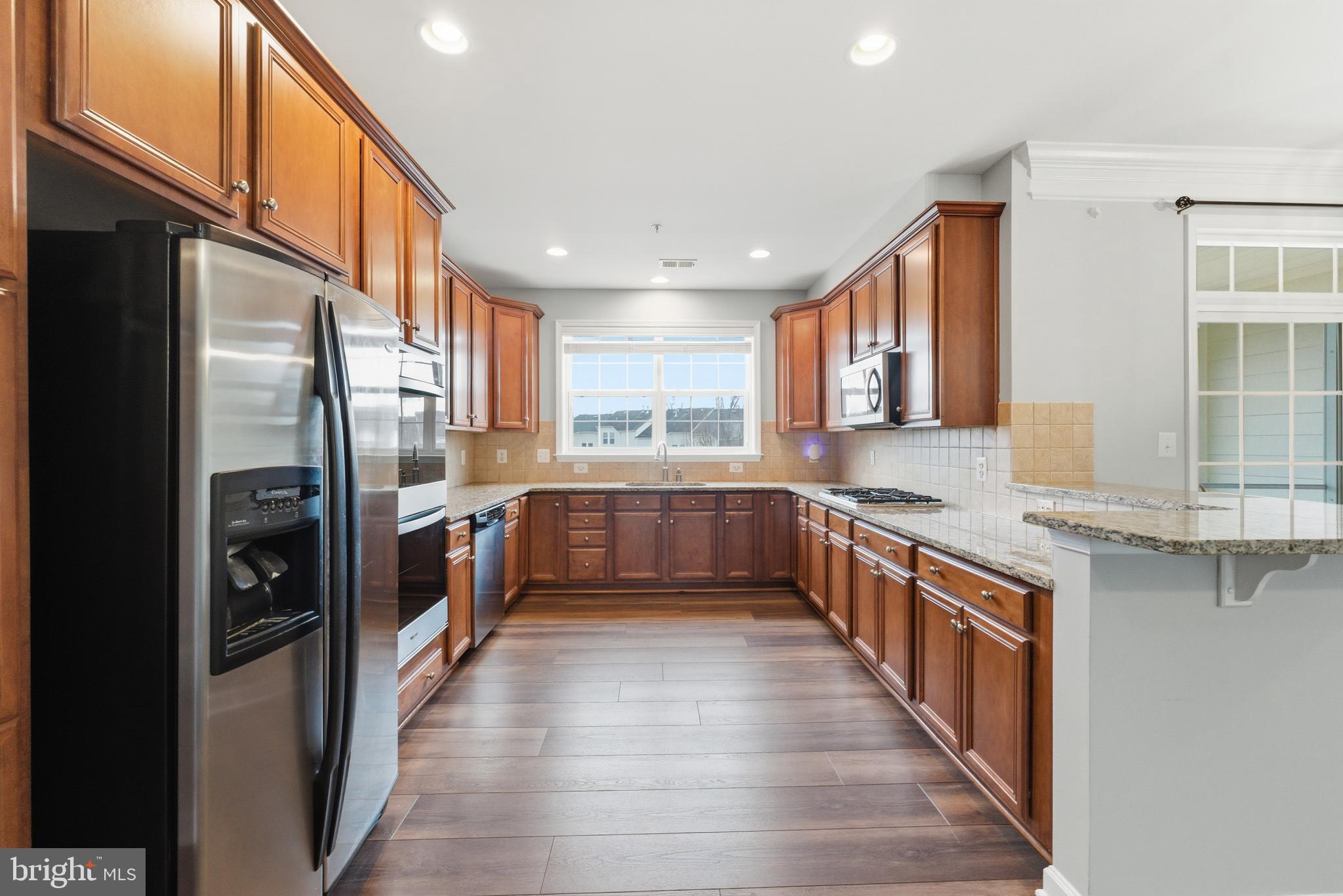 LANSDOWNE TOWN CENTER CONDOS - Residential