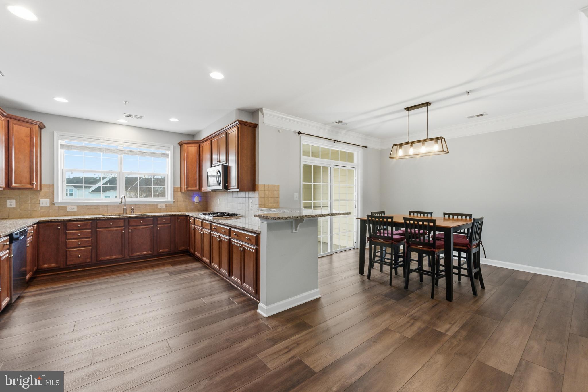 LANSDOWNE TOWN CENTER CONDOS - Residential