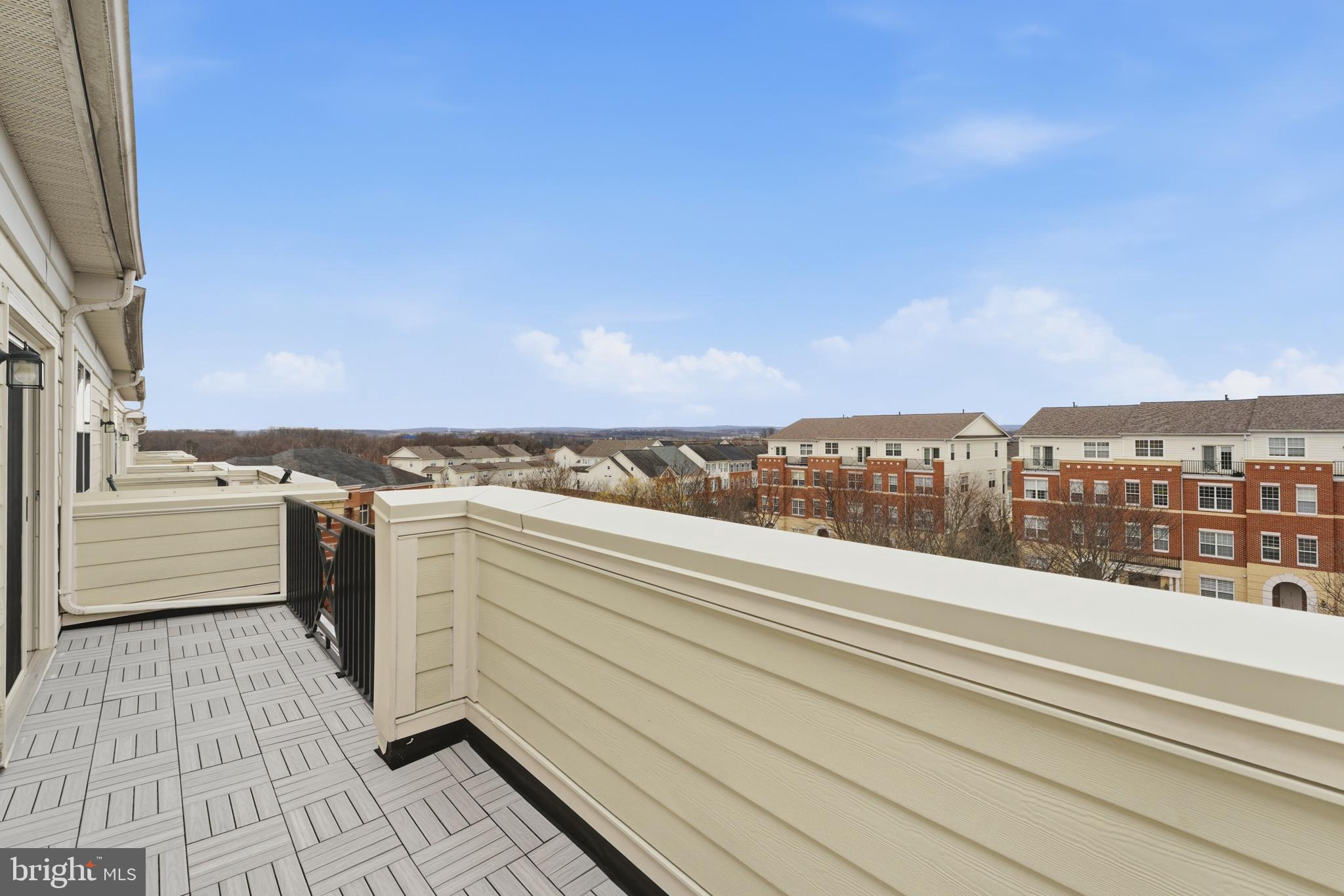 LANSDOWNE TOWN CENTER CONDOS - Residential
