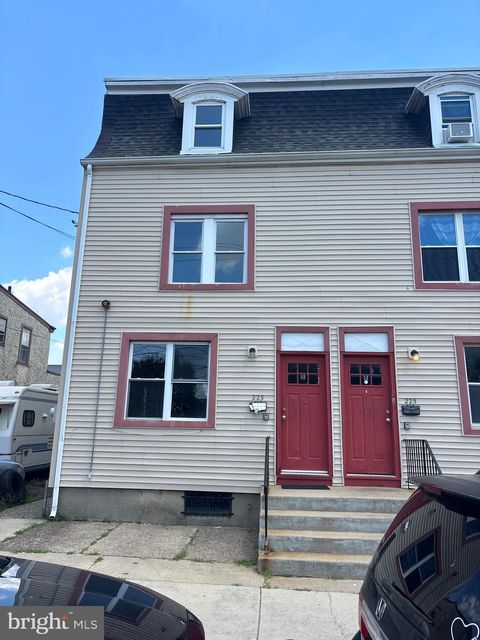 Condo For Rent - 223 Essex Street #B<br/> GLOUCESTER CITY, NJ 08030