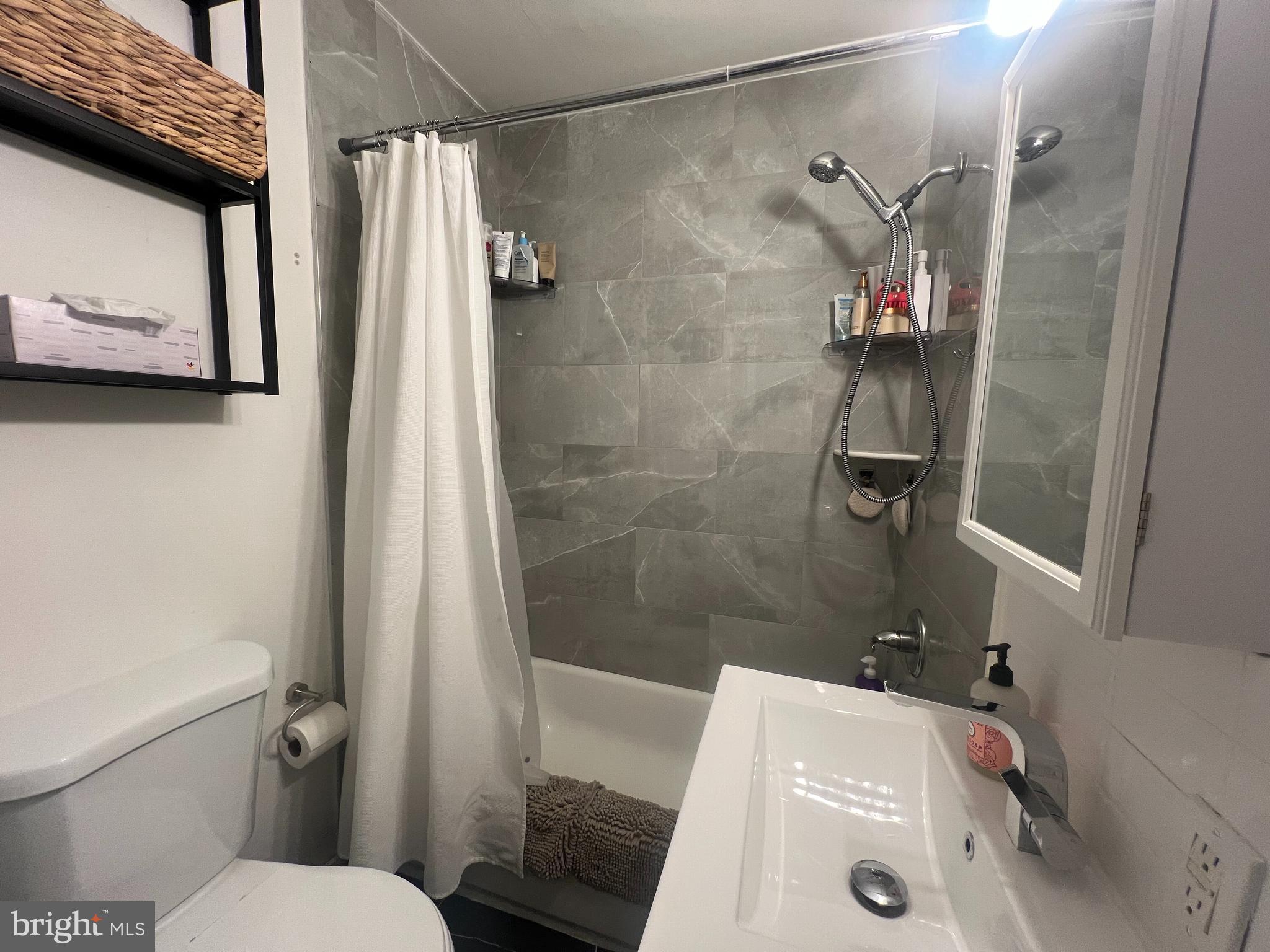 FAIRMOUNT - Residential Lease