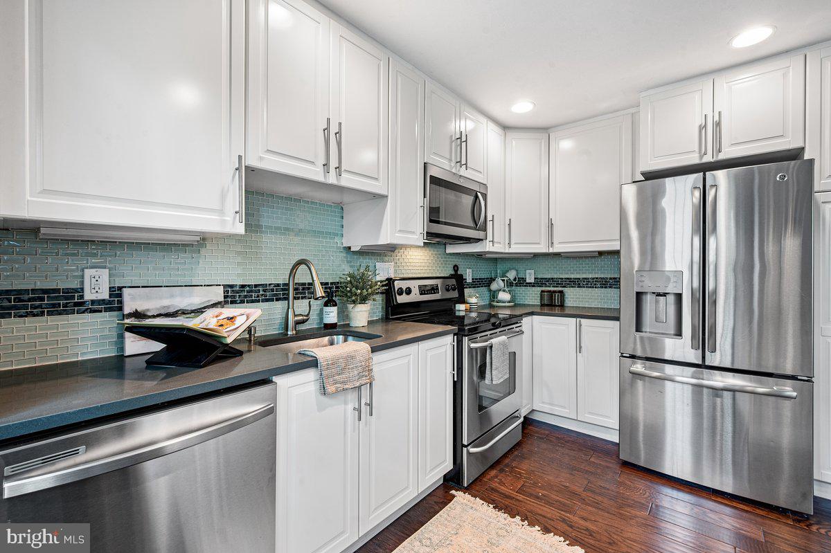 CAMERON KNOLLS - Residential