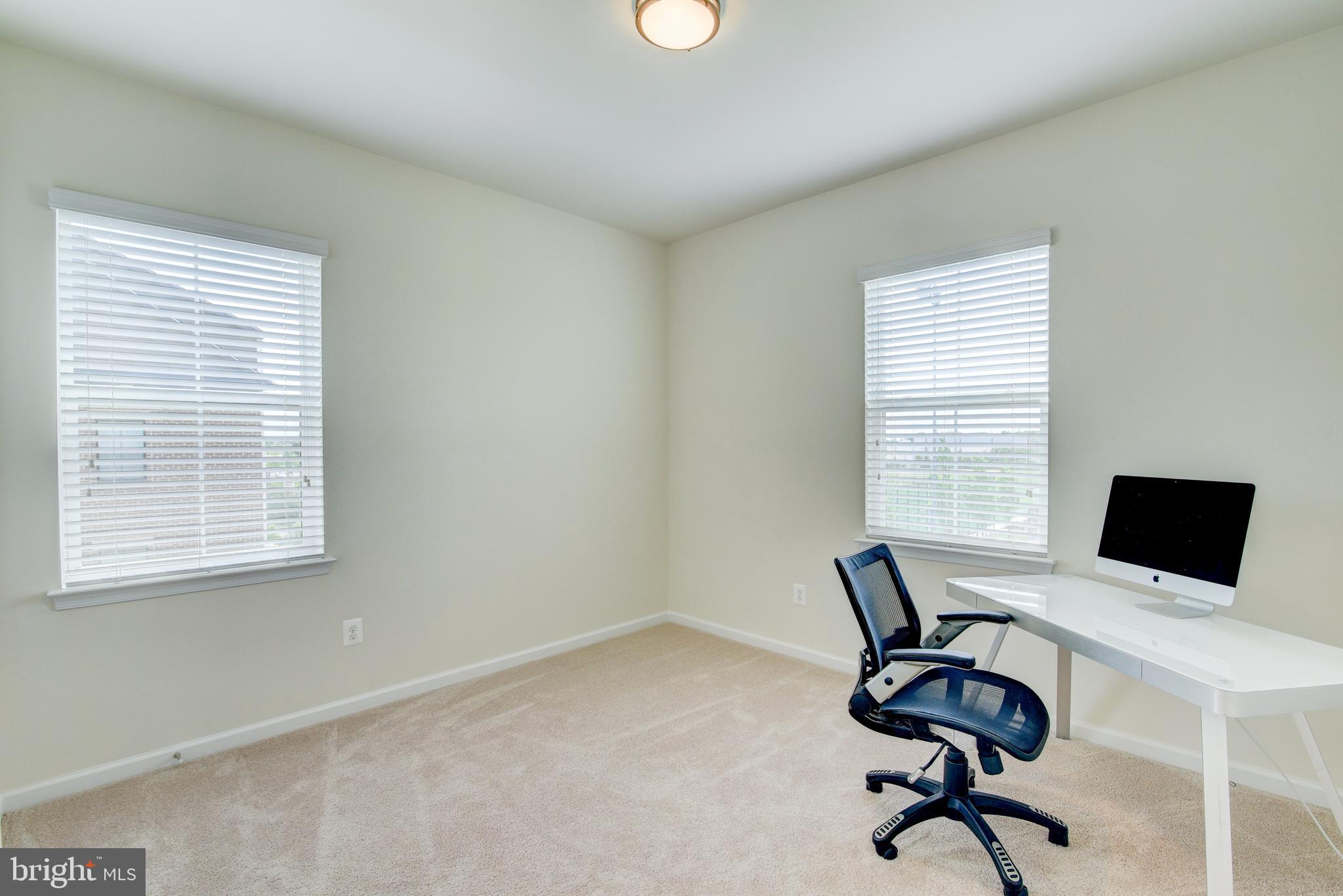 DISCOVERY SQUARE - Residential