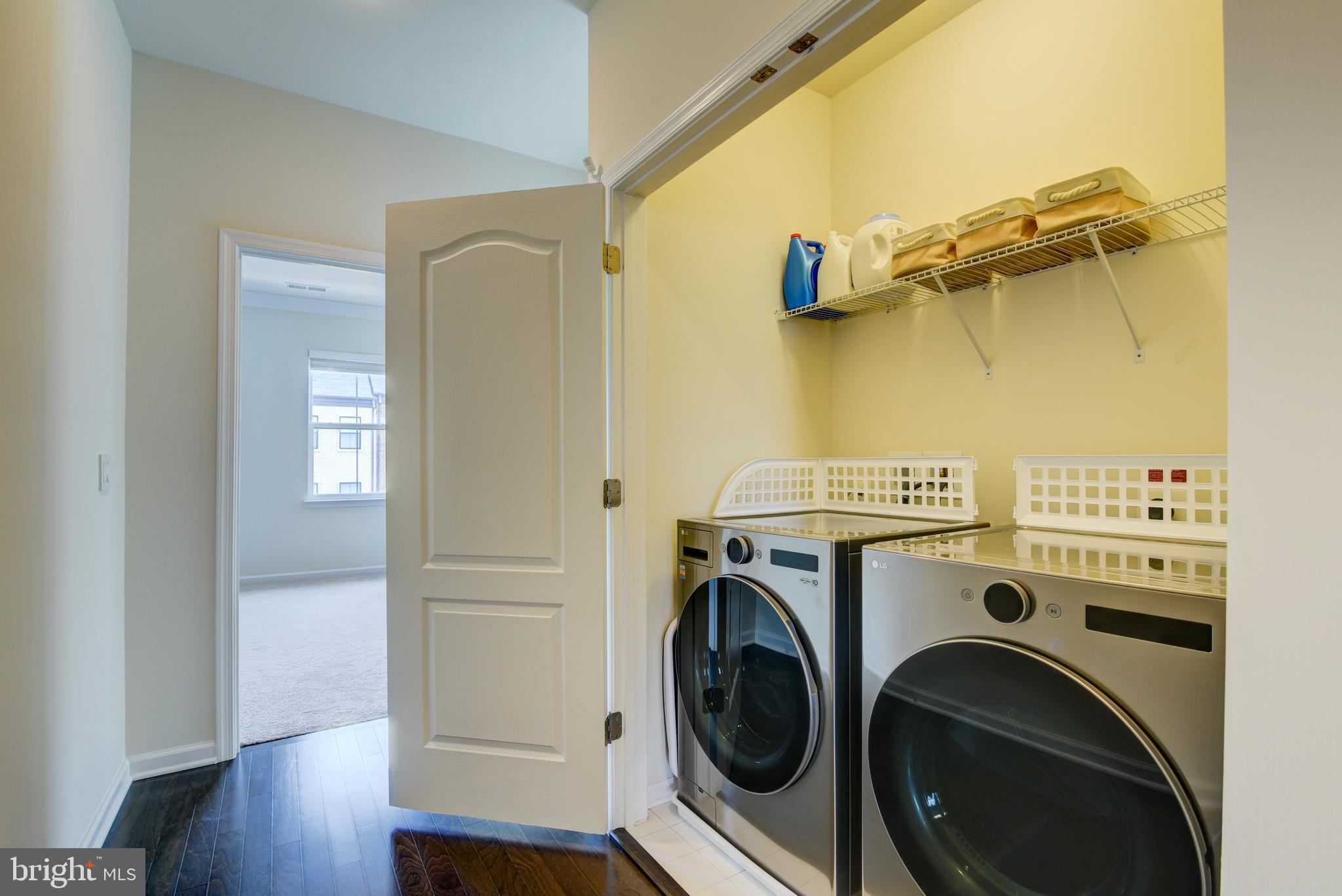 DISCOVERY SQUARE - Residential