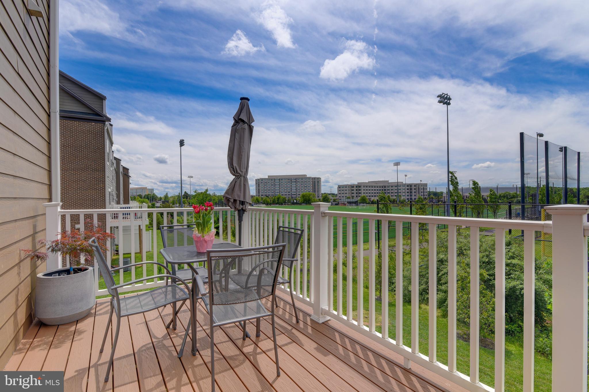 DISCOVERY SQUARE - Residential