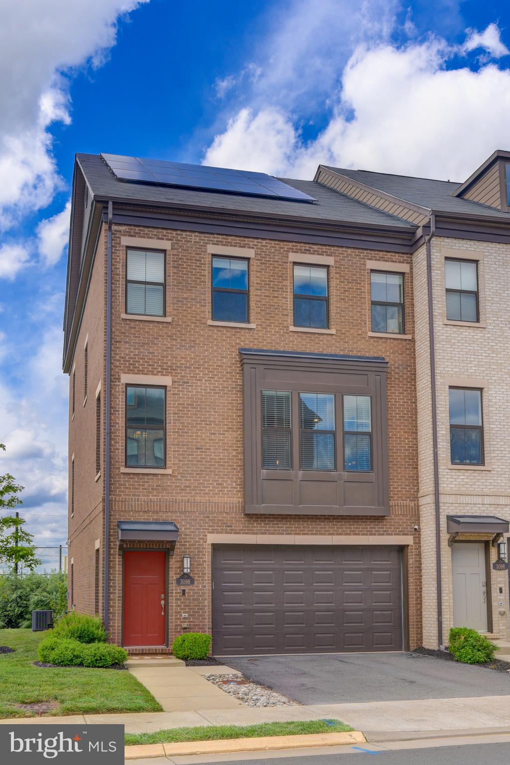 DISCOVERY SQUARE - Residential