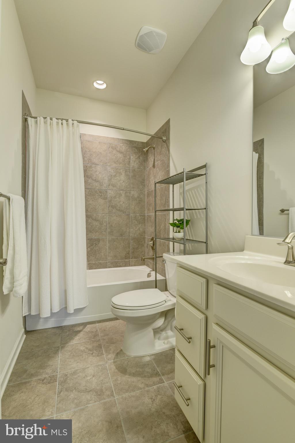 DISCOVERY SQUARE - Residential