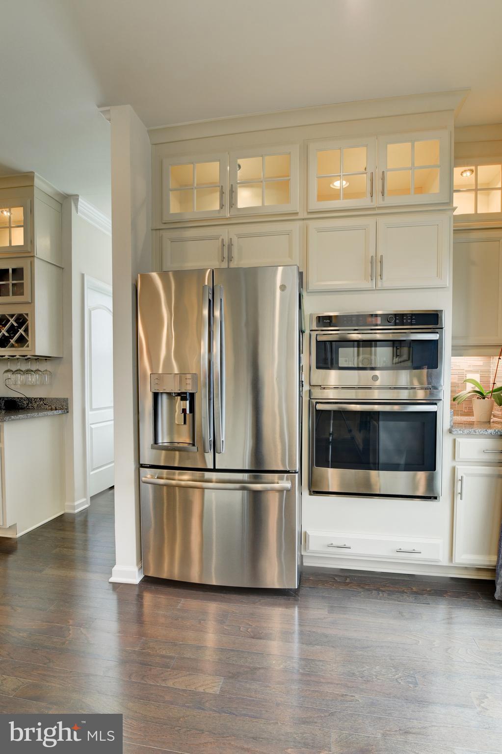 DISCOVERY SQUARE - Residential